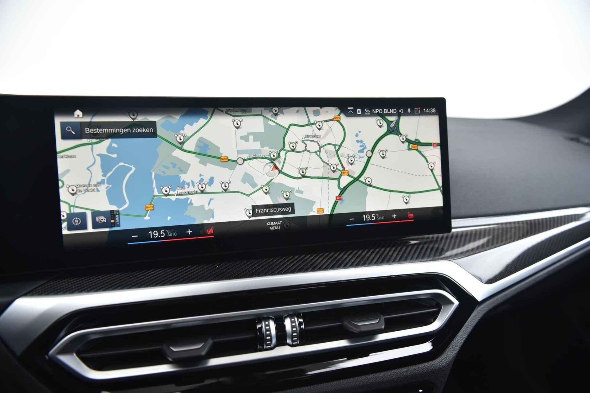 BMW 3 Serie Sedan 330e M-Sport / Schuifdak / M-Sport Stoelen / Head Up Display / Harman en Kardon Audio / Comfort Access - 25/28
