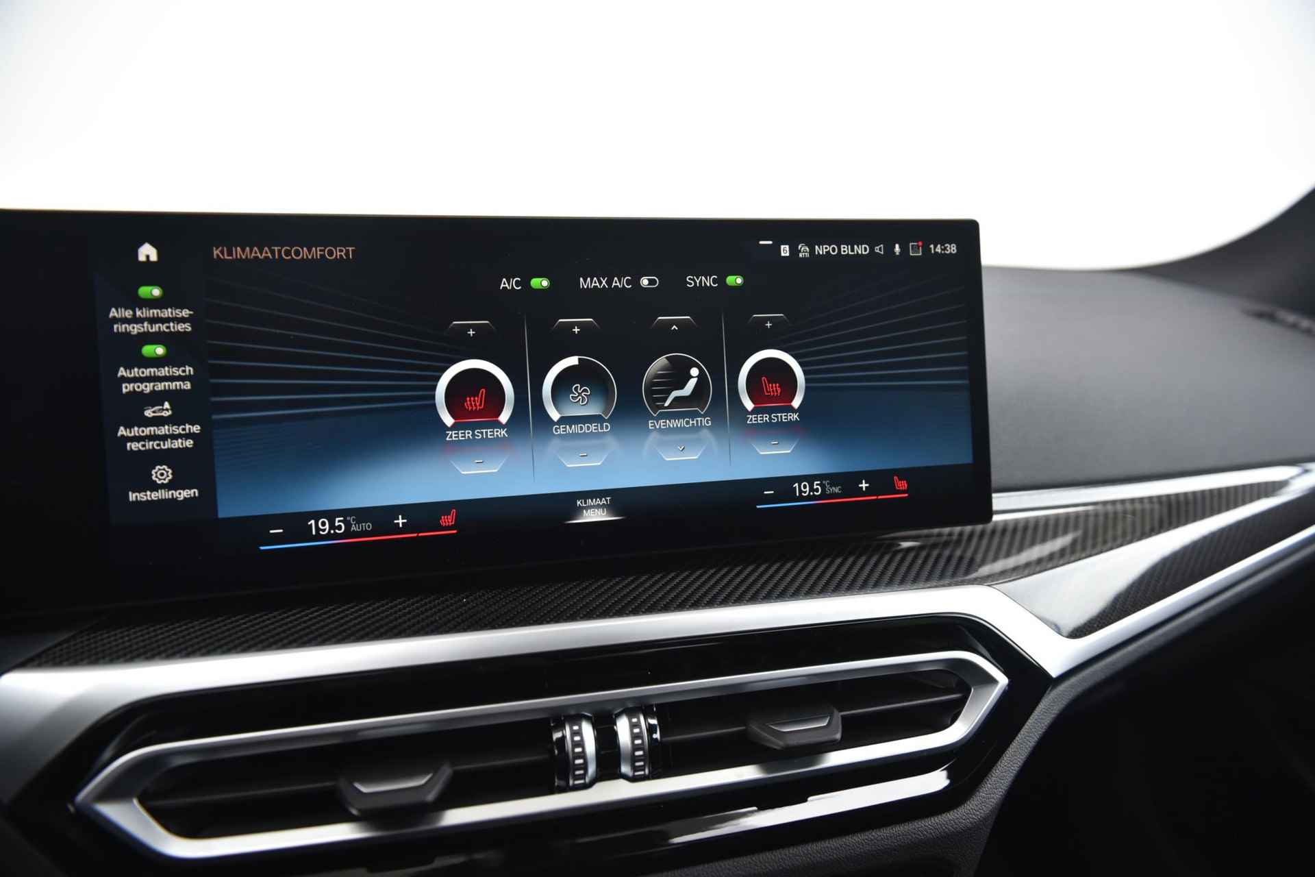 BMW 3 Serie Sedan 330e M-Sport / Schuifdak / M-Sport Stoelen / Head Up Display / Harman en Kardon Audio / Comfort Access - 26/28