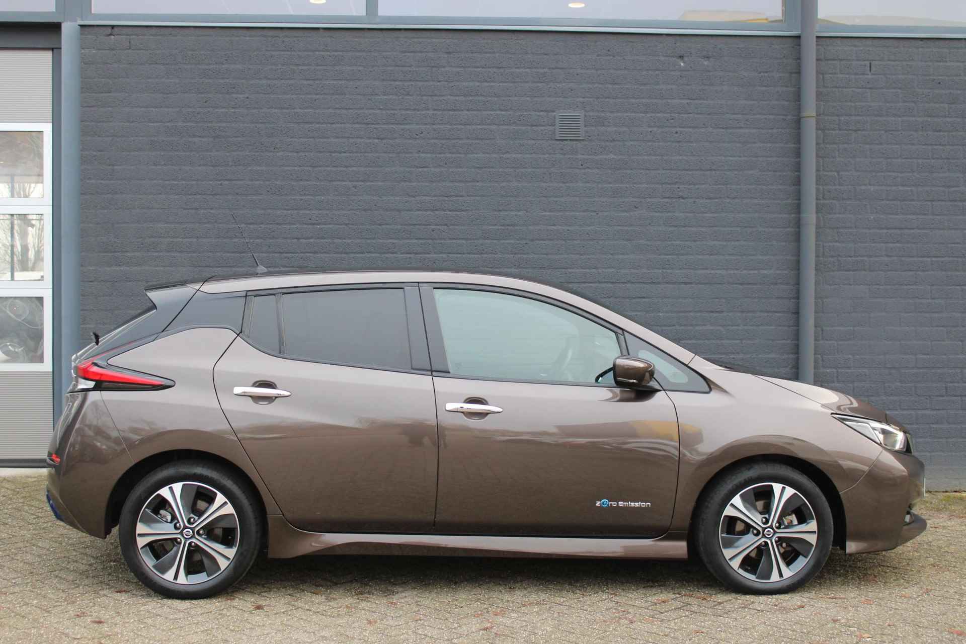 Nissan LEAF Tekna 40 kWh NL-Auto | Navigatie | 360 Graden Camera | Climate Controle | Adaptieve Cruise Control | Bose-Geluidssysteem | Radio-DAB-USB | LM-velgen | Parkeersensoren | 1e Eigenaar - 3/26