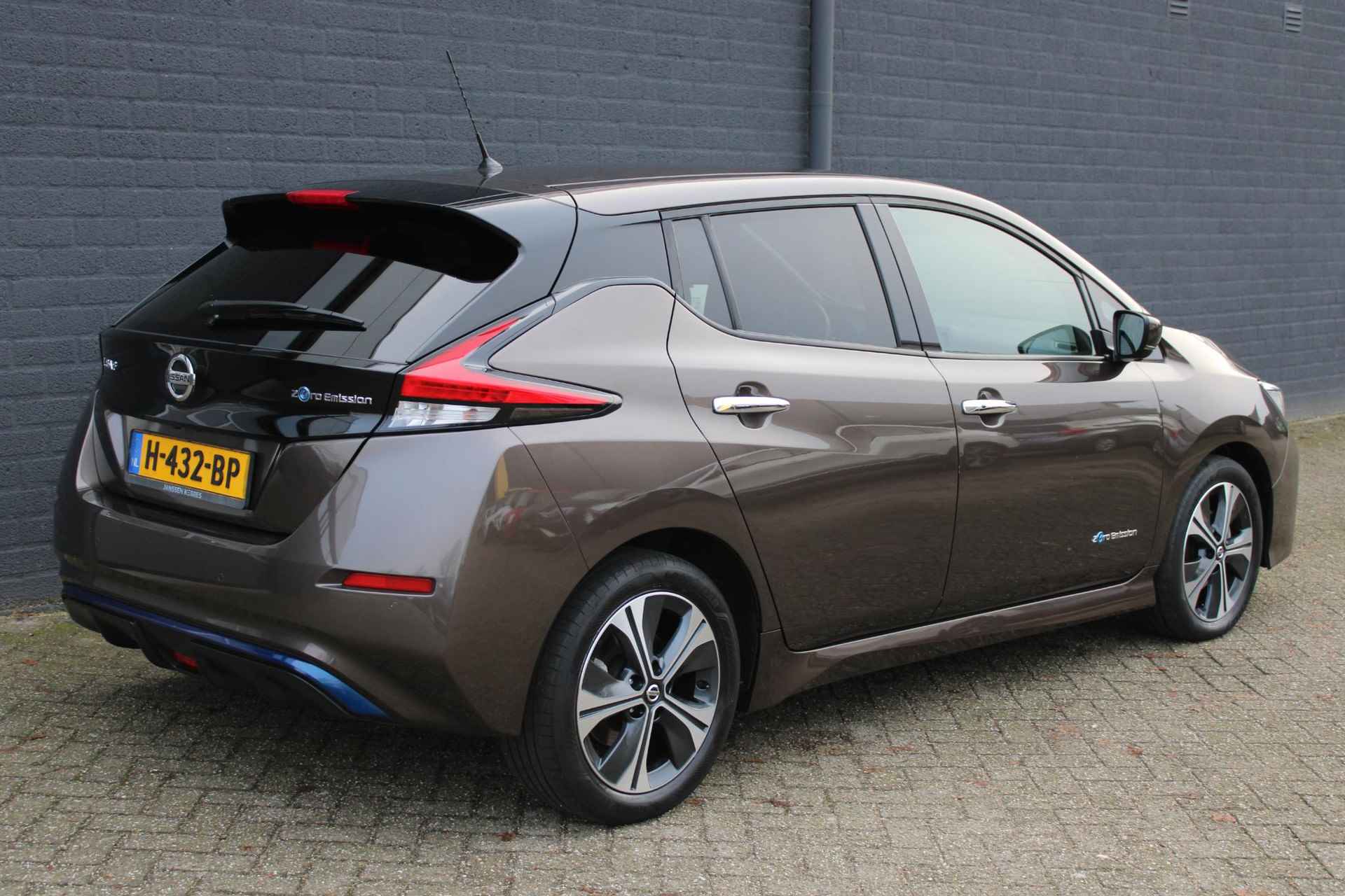 Nissan LEAF Tekna 40 kWh NL-Auto | Navigatie | 360 Graden Camera | Climate Controle | Adaptieve Cruise Control | Bose-Geluidssysteem | Radio-DAB-USB | LM-velgen | Parkeersensoren | 1e Eigenaar - 4/26