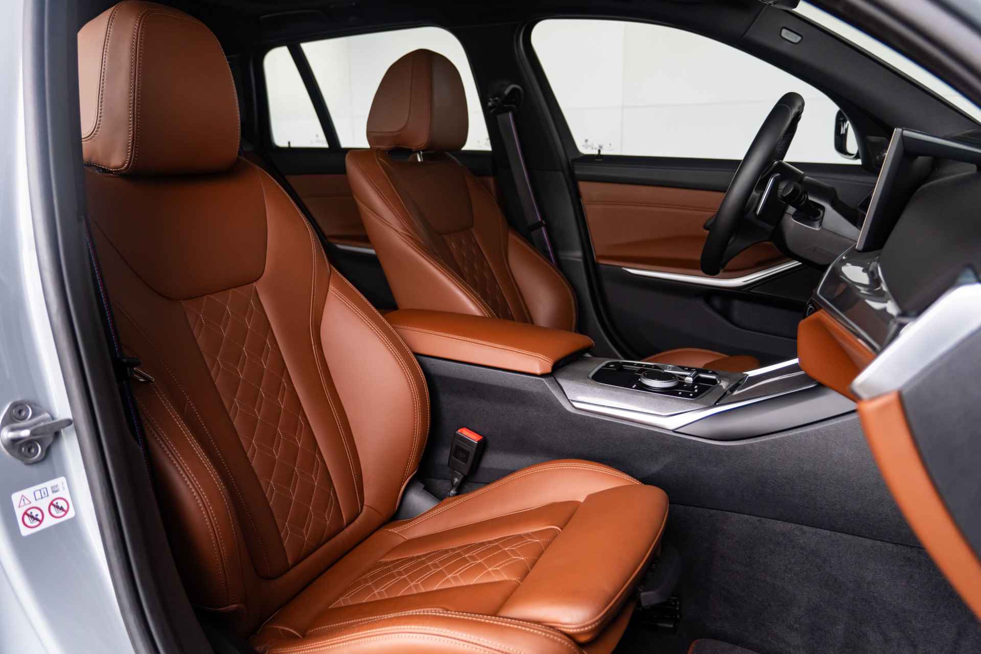 BMW 3 Serie Touring 330e xDrive High Executive / Model M Sport / Glazen panoramadak / Elektrisch verstelbare stoelen / Lederen Dashboard / - 8/53