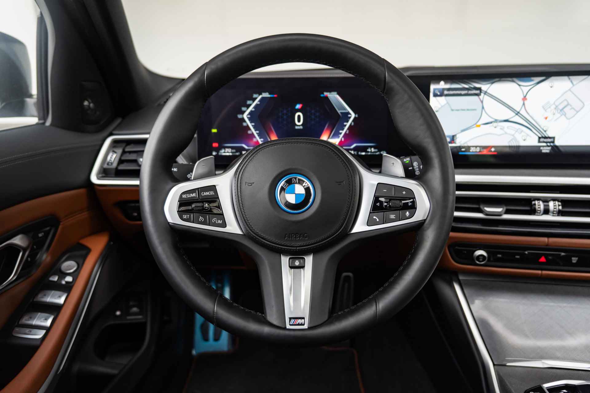 BMW 3 Serie Touring 330e xDrive High Executive / Model M Sport / Glazen panoramadak / Elektrisch verstelbare stoelen / Lederen Dashboard / - 13/53