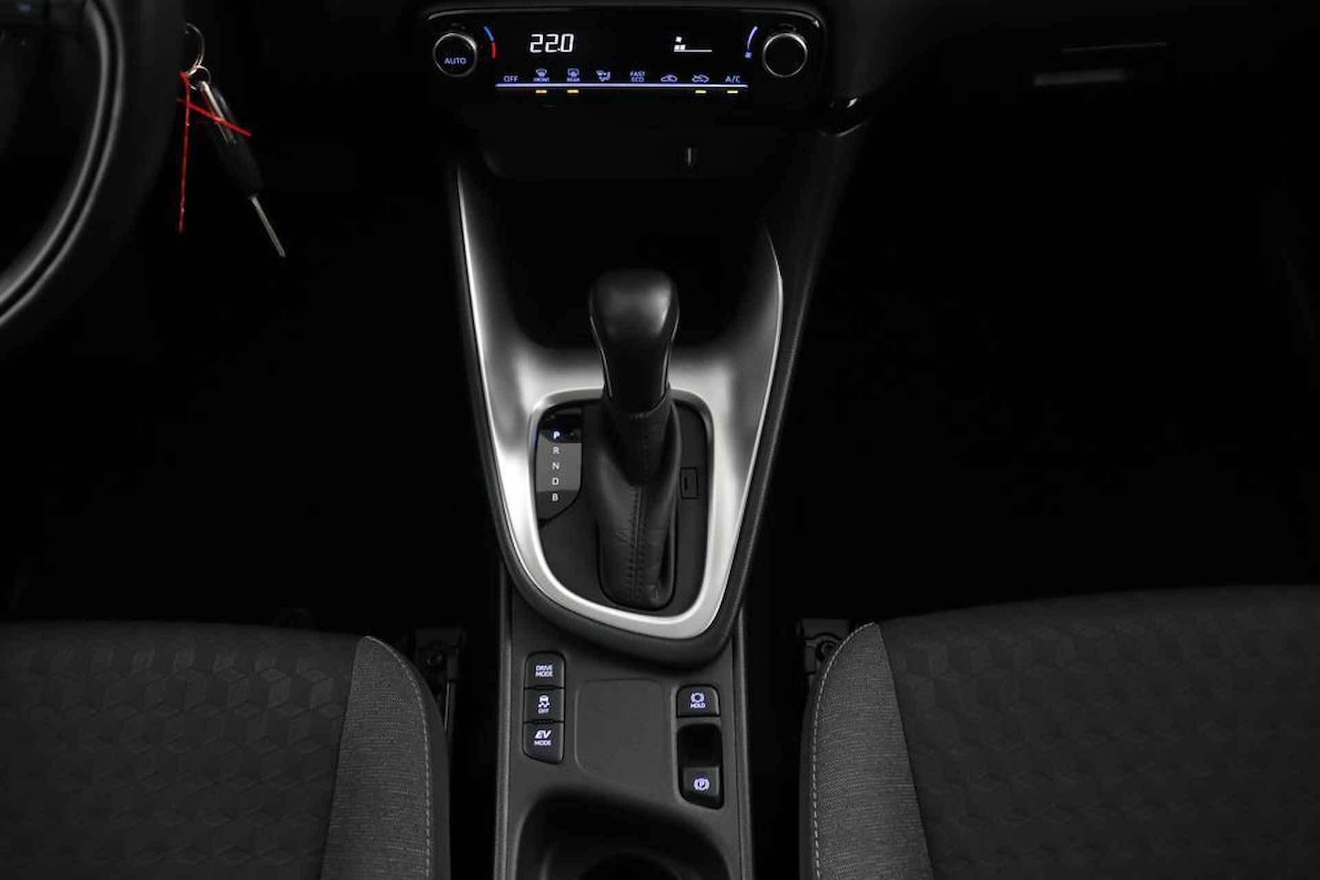Toyota Yaris 1.5 Hybrid Active | Parkeercamera | Climate-Control | Apple Carplay/Android Auto | - 26/48