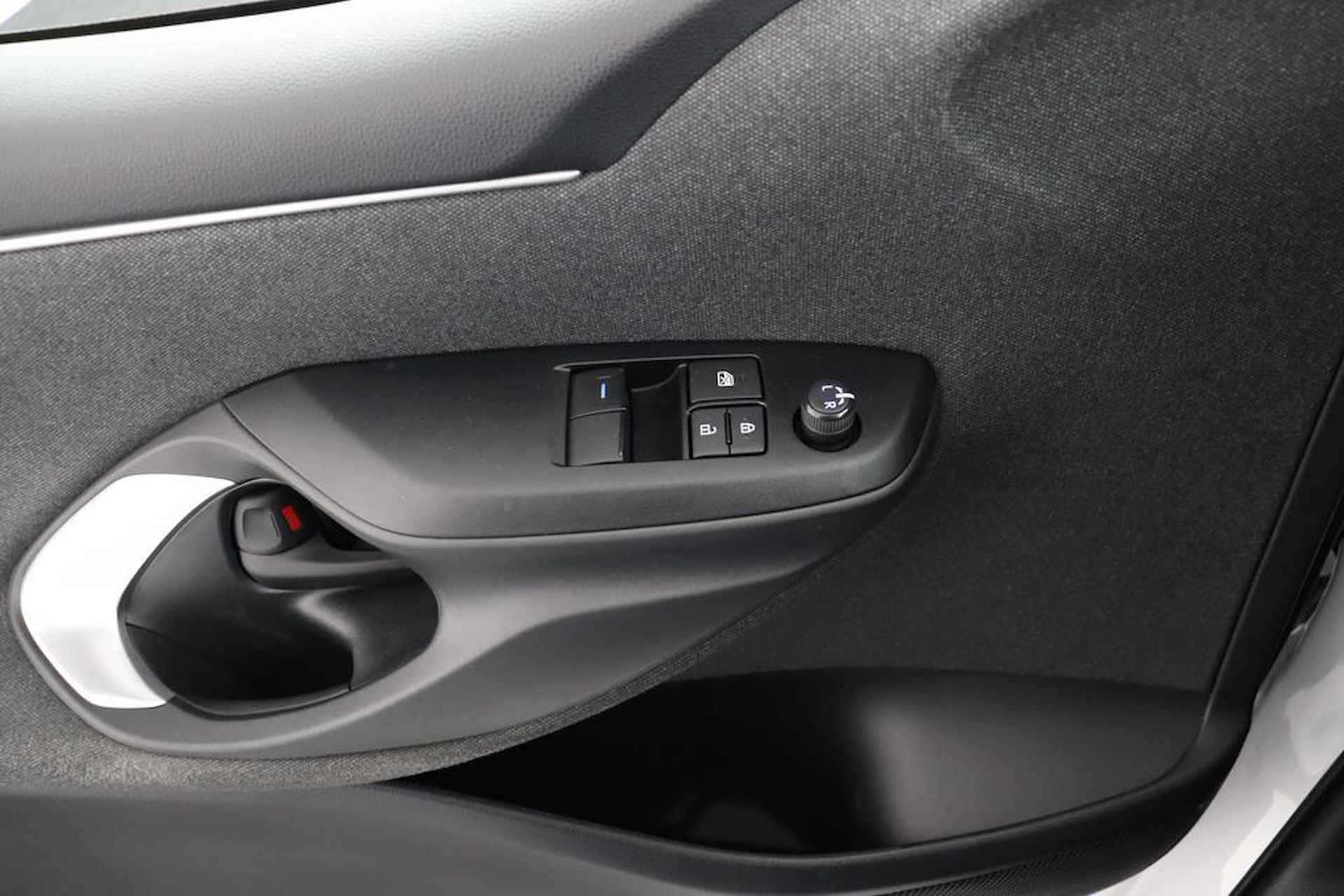 Toyota Yaris 1.5 Hybrid Active | Parkeercamera | Climate-Control | Apple Carplay/Android Auto | - 27/48