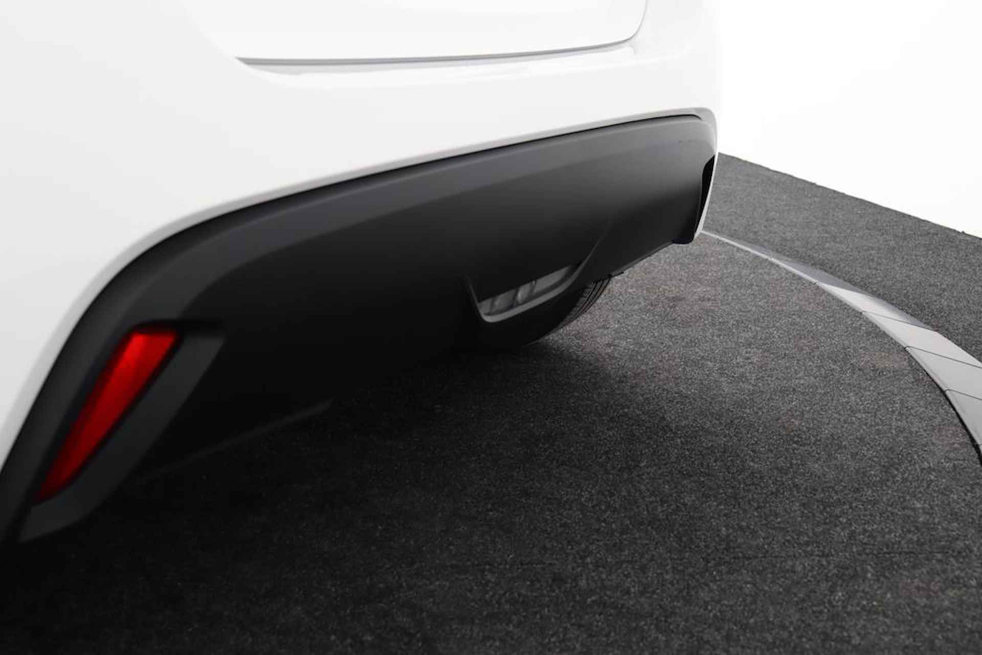 Toyota Yaris 1.5 Hybrid Active | Parkeercamera | Climate-Control | Apple Carplay/Android Auto | - 38/48