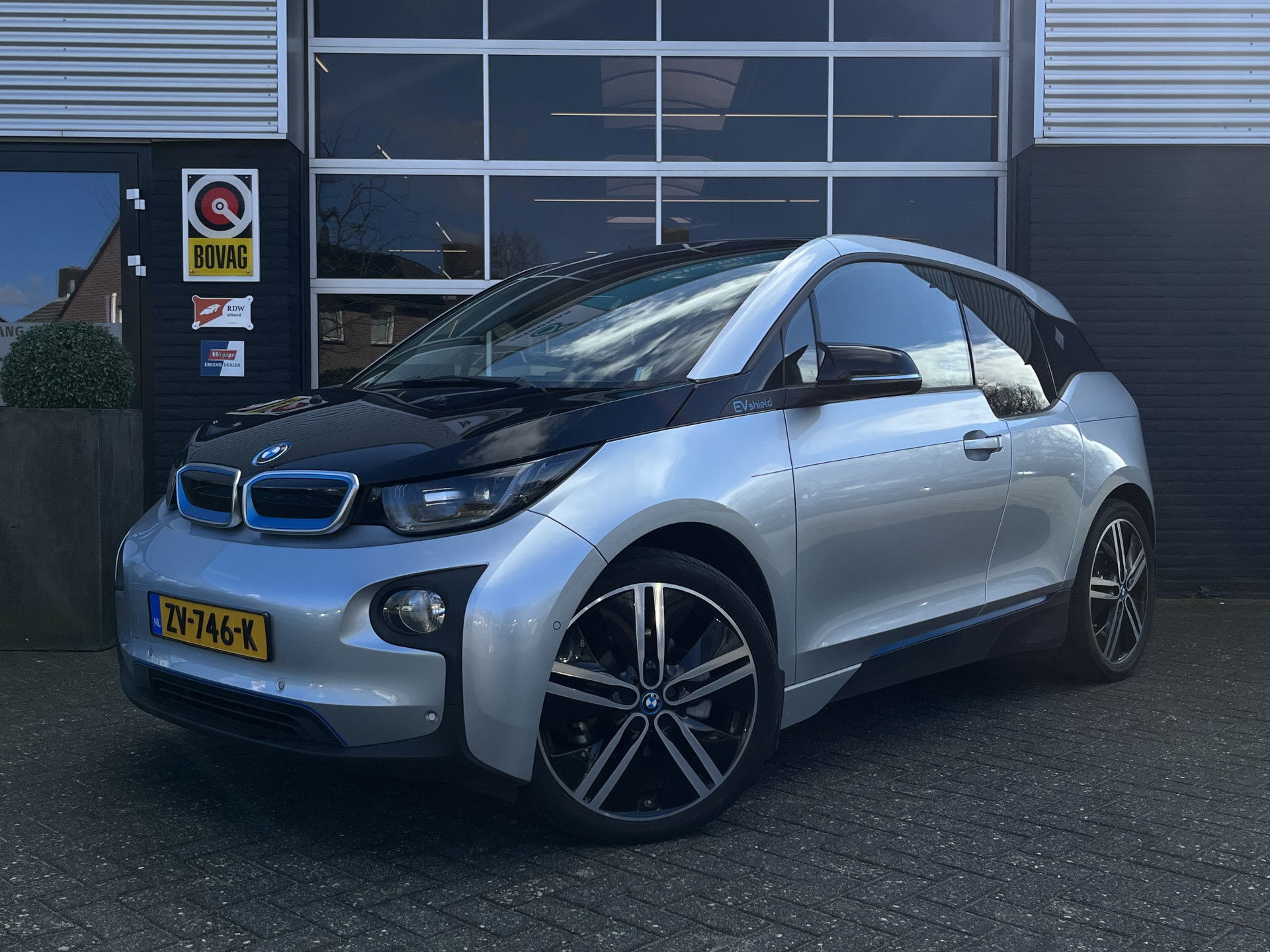 BMW i3 Basis iPerformance 33 kWh, SEPP-Subsidie, Pano, Navi, Camera, ACC, PDC bij viaBOVAG.nl