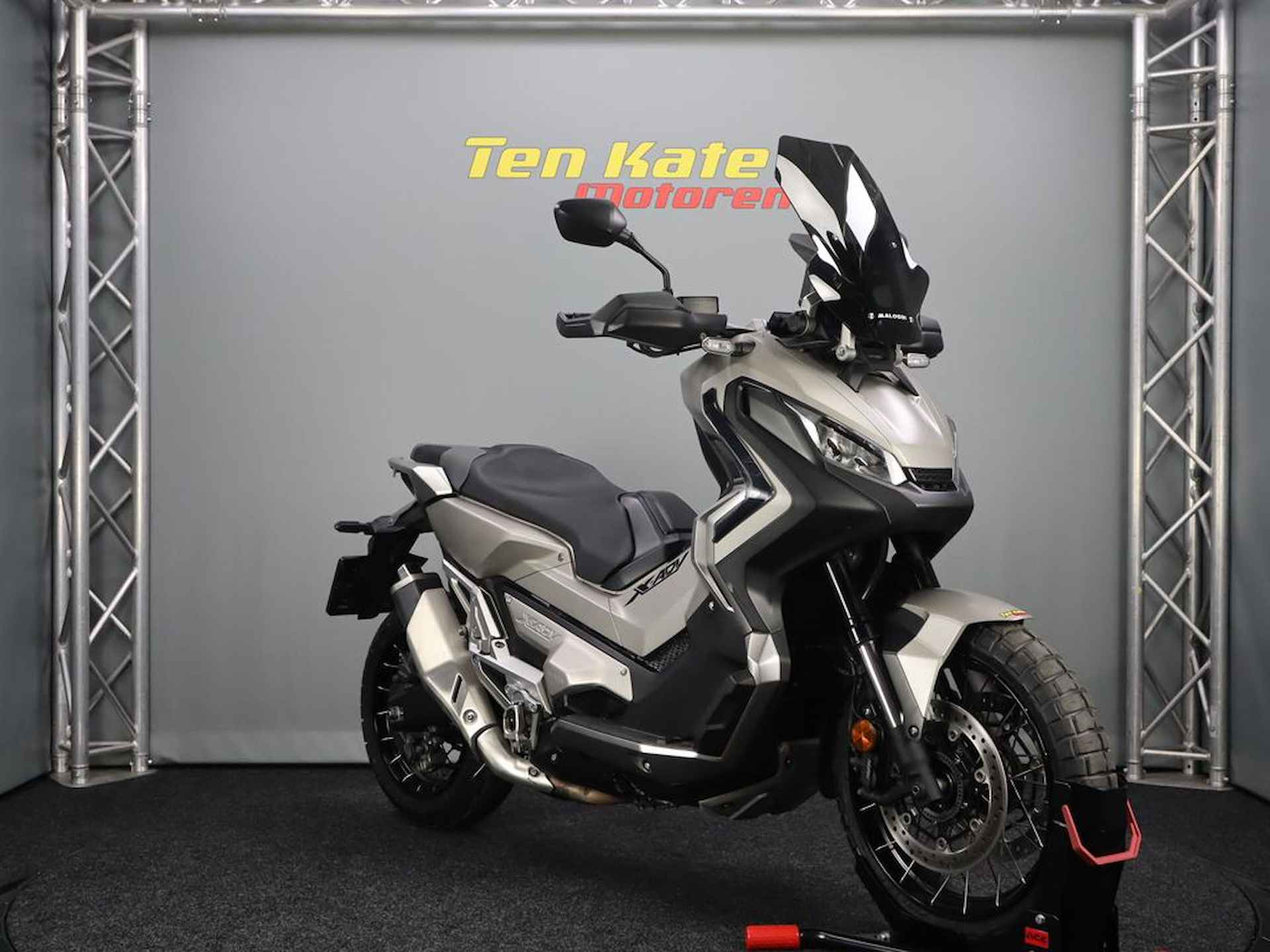 Honda X-ADV 750 - 2/12