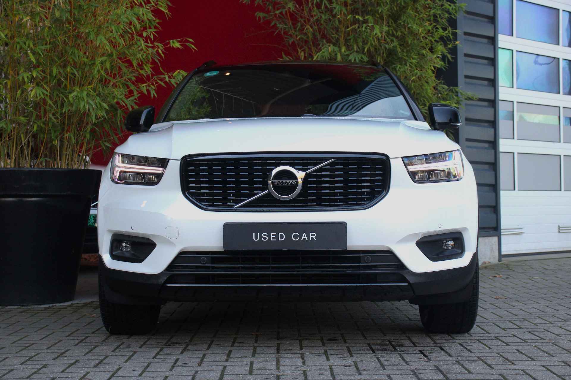 Volvo XC40 2.0 T4 AWD R-Design | Trekhaak | Stuur- en stoelverwarming | BLIS | Memory Seat | Adaptieve Cruise met Stuurhulp | Lava Orange i - 9/23