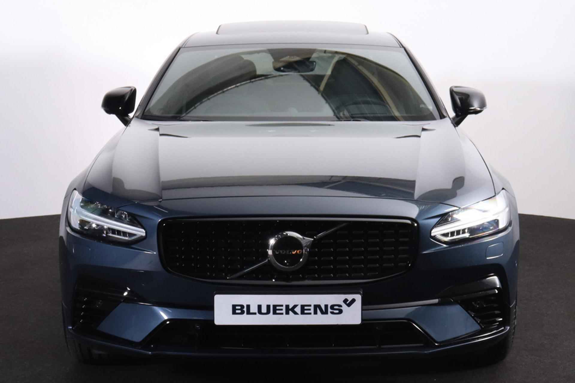 Volvo S90 T8 AWD Ultimate Dark - LONG RANGE - Luchtvering - IntelliSafe Assist & Surround - 360º Camera - Bowers & Wilkins audio - Verwarmde voorstoelen, stuur & achterbank - Parkeersensoren voor & achter - Elektr. bedienb. voorstoelen met geheugen - Extra getint glas - 20' LMV - 2/23