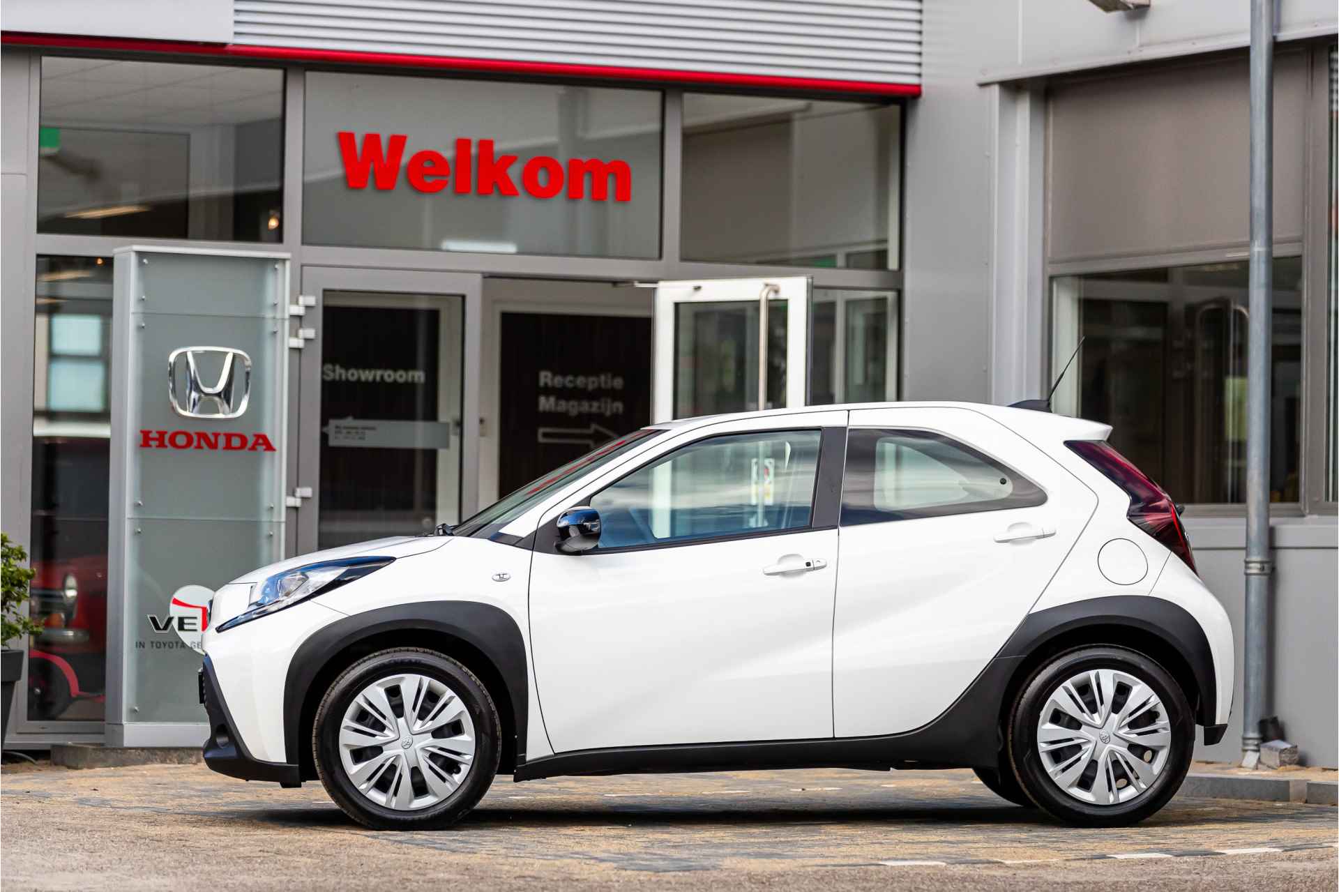 Toyota Aygo X 1.0 VVT-i MT play Cruise control, Apple/Android, Key-less, Stoelverwarming , All-in Rijklaarprijs - 3/29