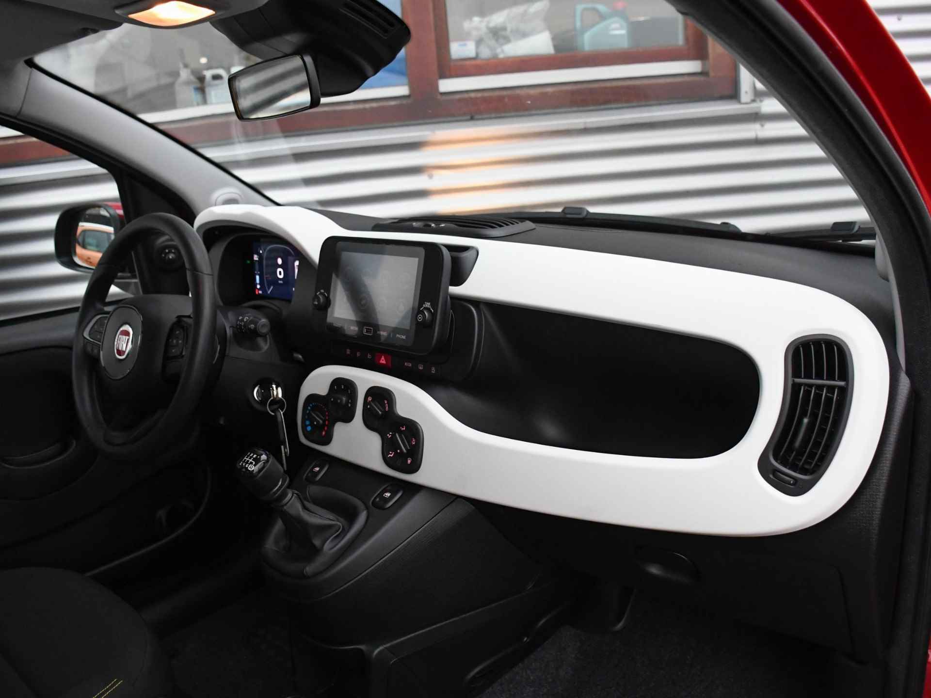 Fiat Panda Pandina 1.0 Hybrid 70pk APPLE CARPLAY | DAB | PDC ACHTER | PRIVACY GLASS | CRUISE | 15'' - 7/24