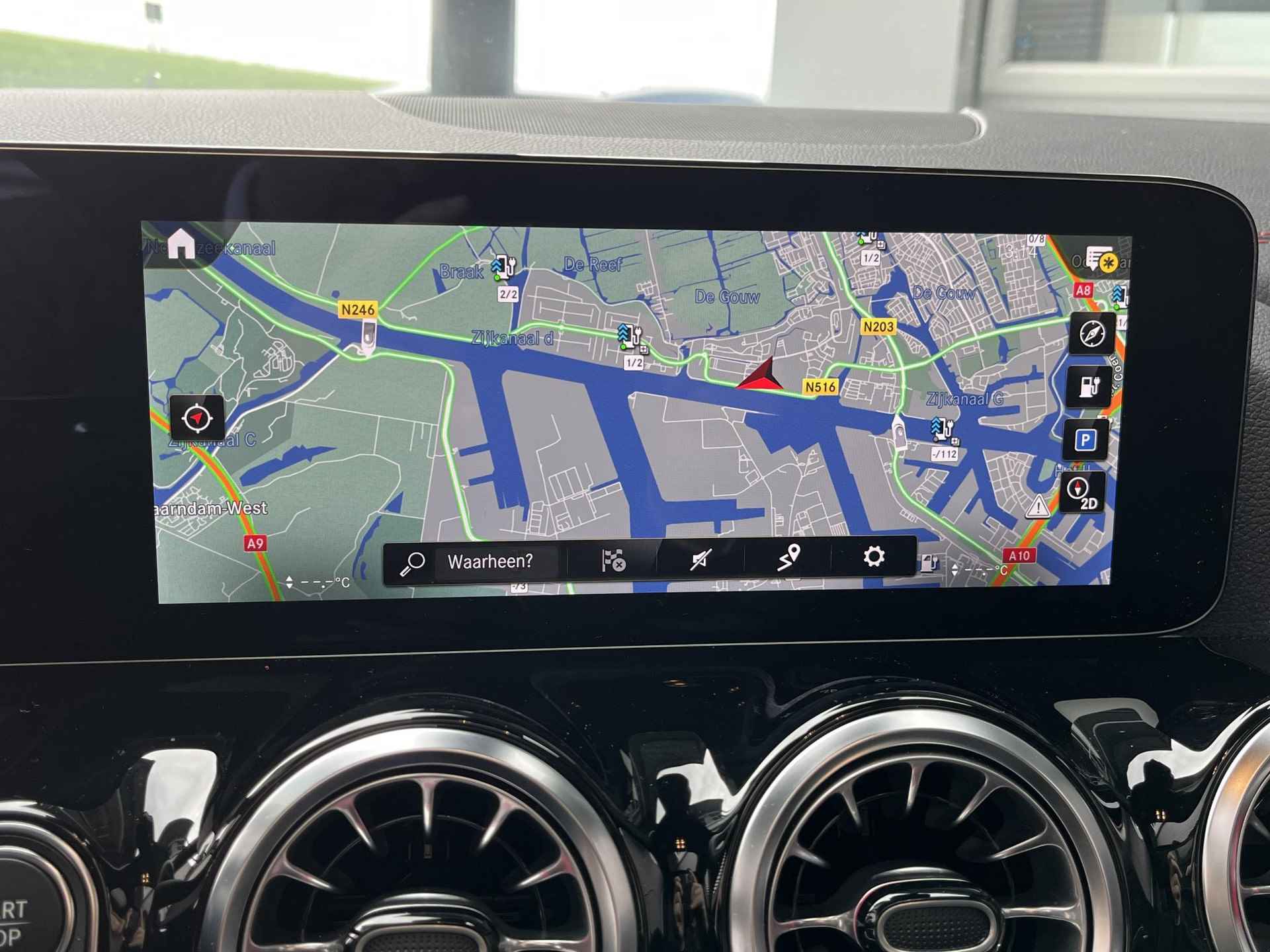 Mercedes-Benz EQA 250 | Panoramadak | AMG Line | Premium Pakket | Night Pakket | Panoramadak | Trekhaak | Elektrisch Verstelbare Voorstoelen + Memory | Dodehoekassistent | Advanced Sound System | Apple CarPlay | Android Auto | Alarm | Sfeerverlichting | Showmodel - 14/23