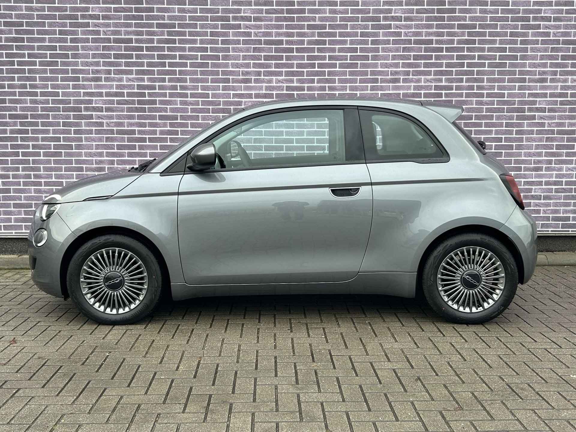 Fiat 500 3+1 Icon 42 kWh Cruise control | Stoelverwarming | Navigatie | DAB | Camera | Laneassist | PDC | Spraakbediening | Keyless | - 4/37