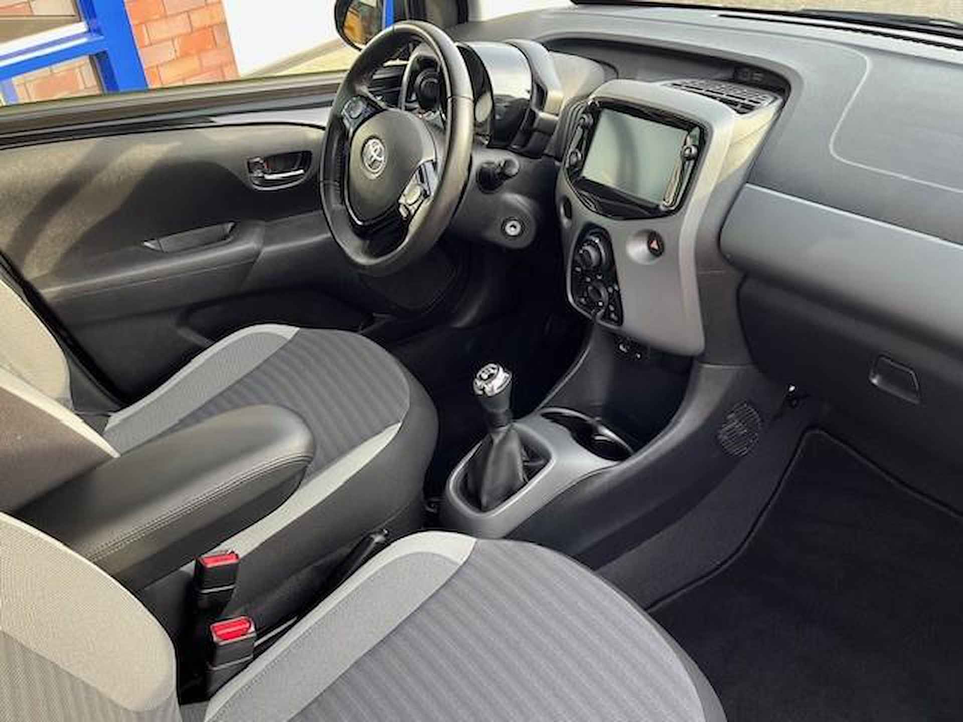 Toyota Aygo 1.0 VVT-i x-play - 7/19