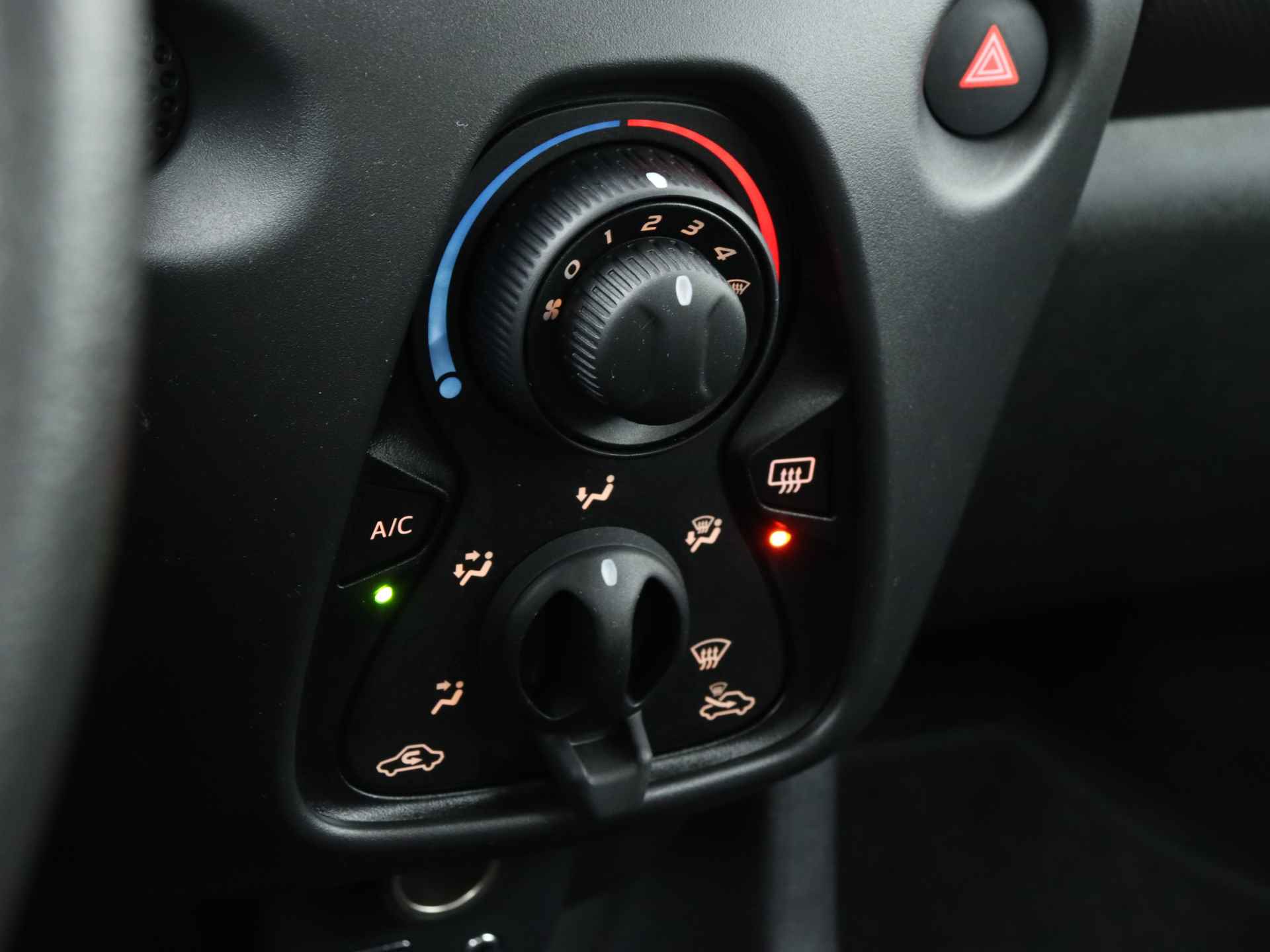 Toyota Aygo 1.0 x-fun | Airco | Thuiskomerwiel | LED | - 11/39