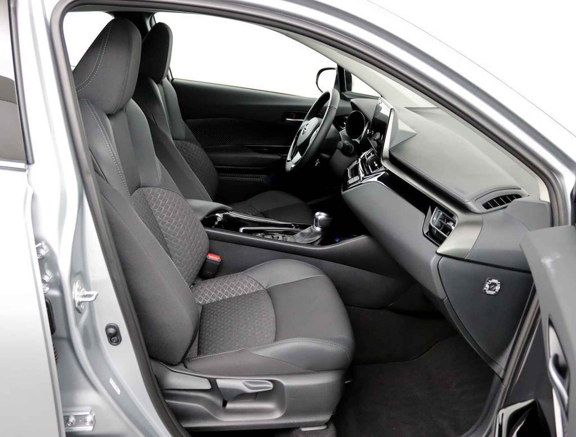 Toyota C-HR 1.8 Hybrid Dynamic | Navigatie | Dodehoek Detectie | Keyless Entry | Parkeersensoren Rondom | Toyota Safety Sense | - 11/52