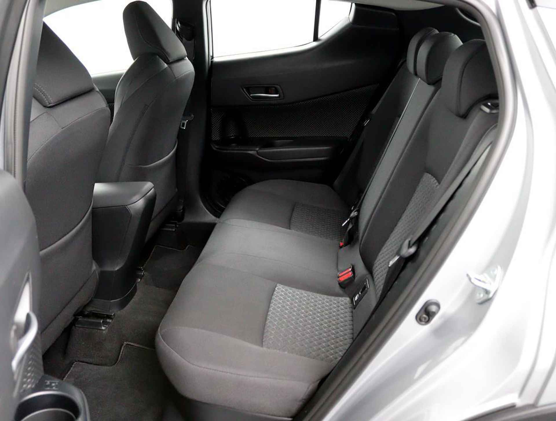 Toyota C-HR 1.8 Hybrid Dynamic | Navigatie | Dodehoek Detectie | Keyless Entry | Parkeersensoren Rondom | Toyota Safety Sense | - 13/52