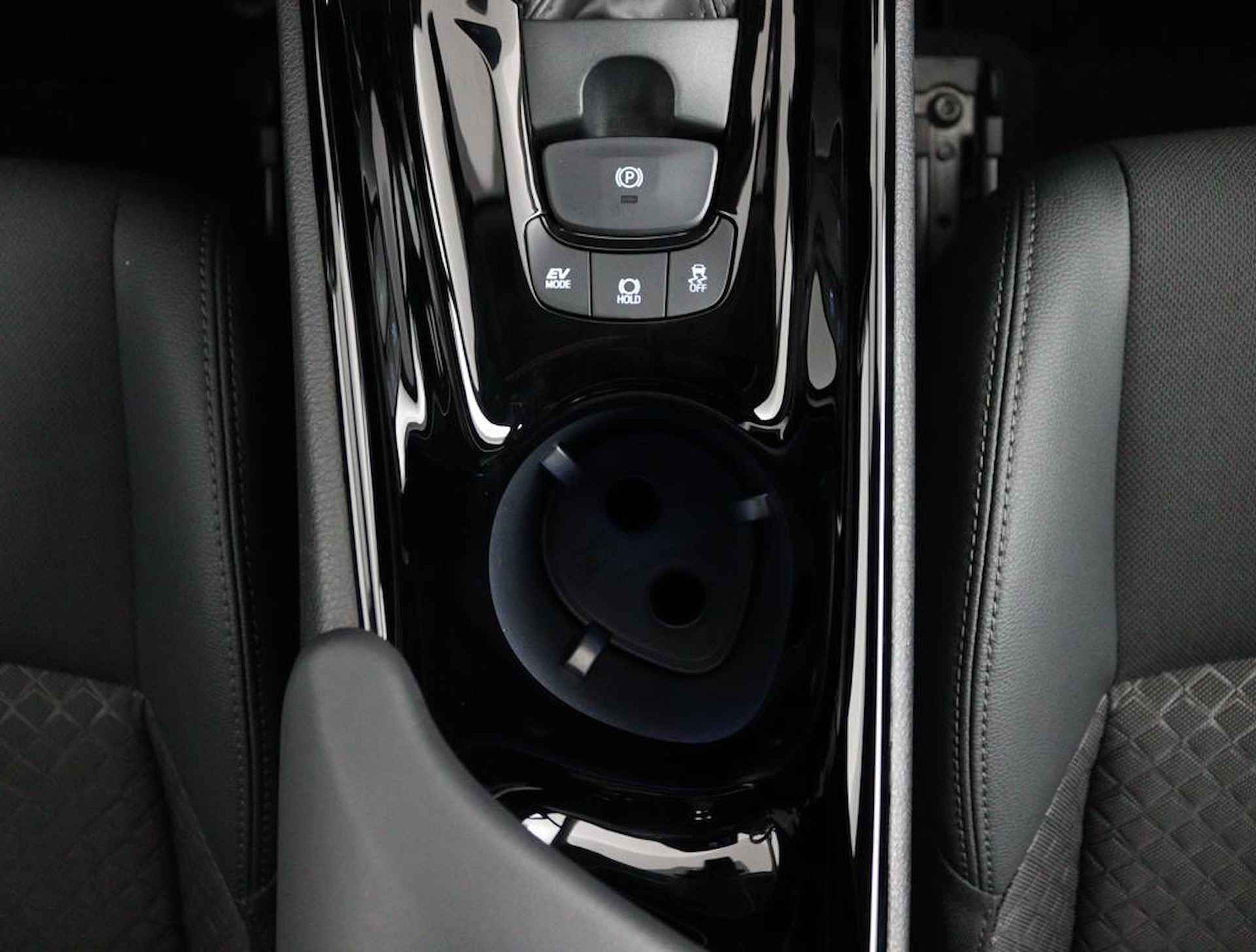 Toyota C-HR 1.8 Hybrid Dynamic | Navigatie | Dodehoek Detectie | Keyless Entry | Parkeersensoren Rondom | Toyota Safety Sense | - 20/52