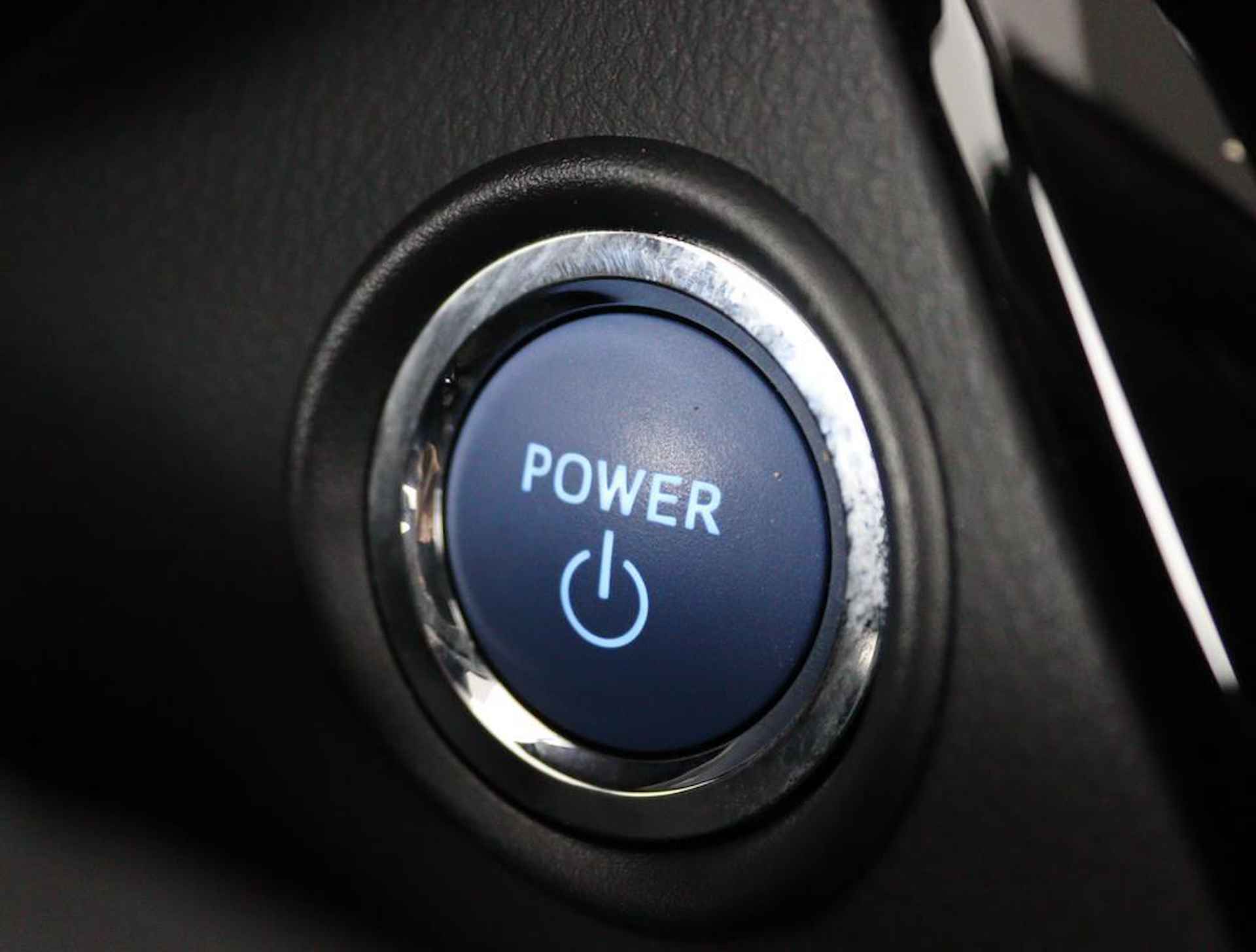 Toyota C-HR 1.8 Hybrid Dynamic | Navigatie | Dodehoek Detectie | Keyless Entry | Parkeersensoren Rondom | Toyota Safety Sense | - 25/52