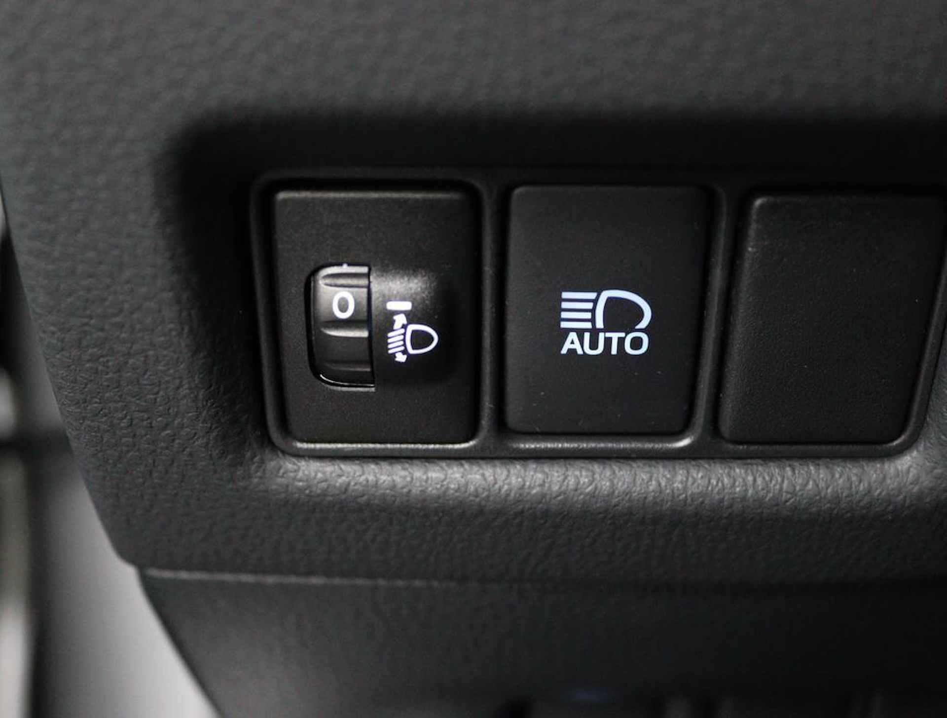 Toyota C-HR 1.8 Hybrid Dynamic | Navigatie | Dodehoek Detectie | Keyless Entry | Parkeersensoren Rondom | Toyota Safety Sense | - 29/52
