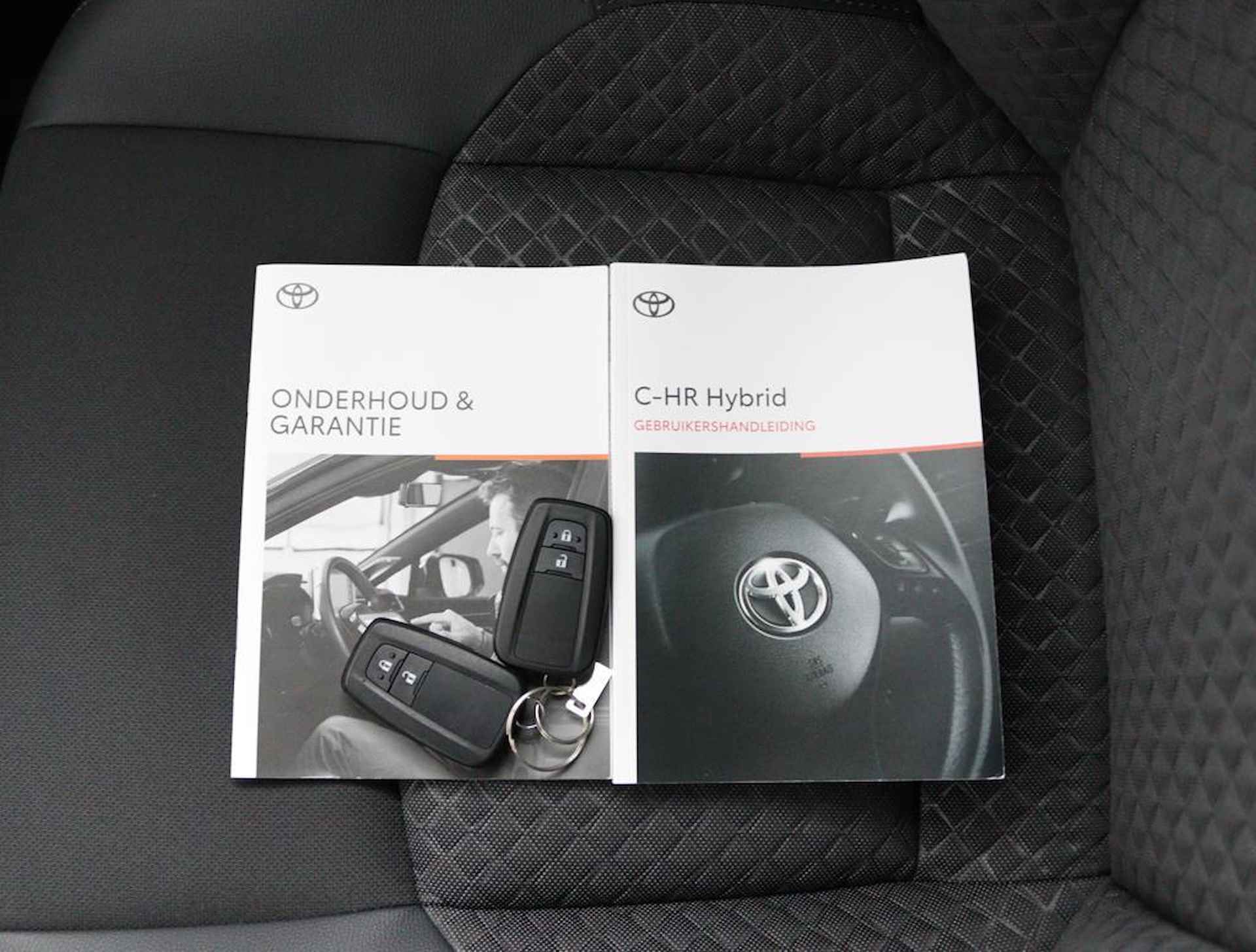 Toyota C-HR 1.8 Hybrid Dynamic | Navigatie | Dodehoek Detectie | Keyless Entry | Parkeersensoren Rondom | Toyota Safety Sense | - 32/52