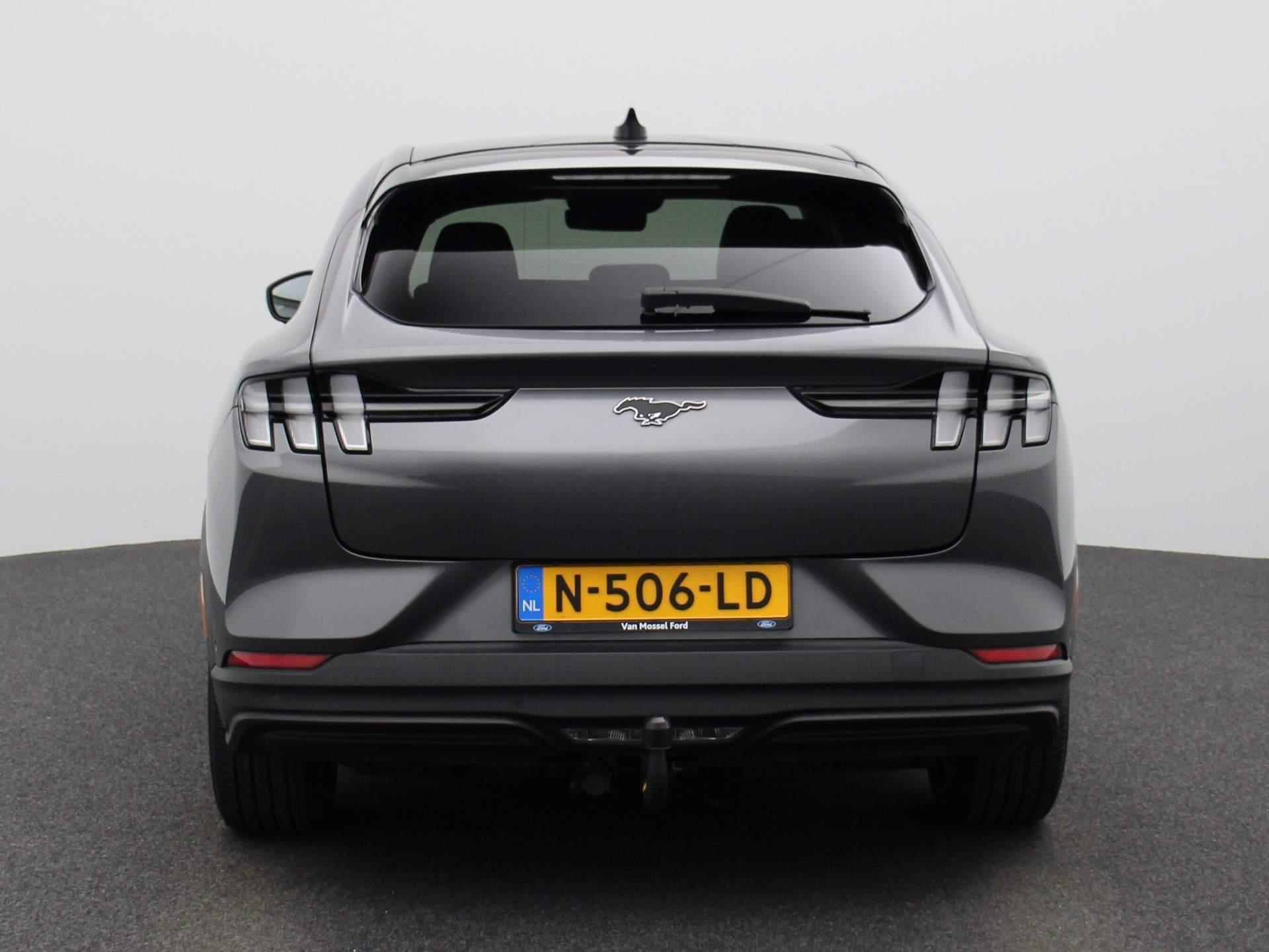 Ford Mustang Mach-E RWD 75 kWh Aut. | Leder | Navigatie | Panoramadak  | LMV | LED | Camera | Stoel stuurverwarming | Apple carplay | Trekhaak | DAB | Elek. stoelen - 6/45