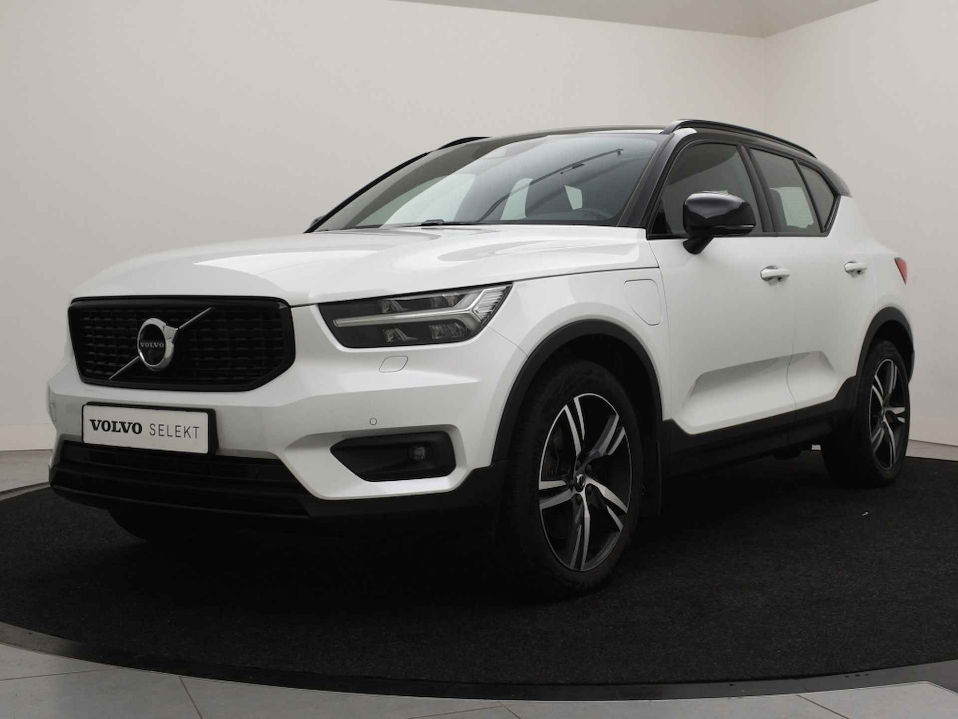 Volvo XC40 T5 PLUG-IN HYBRID R-DESIGN PANORAMADAK KEYLESS ACC BLIS NAVI - 2/47