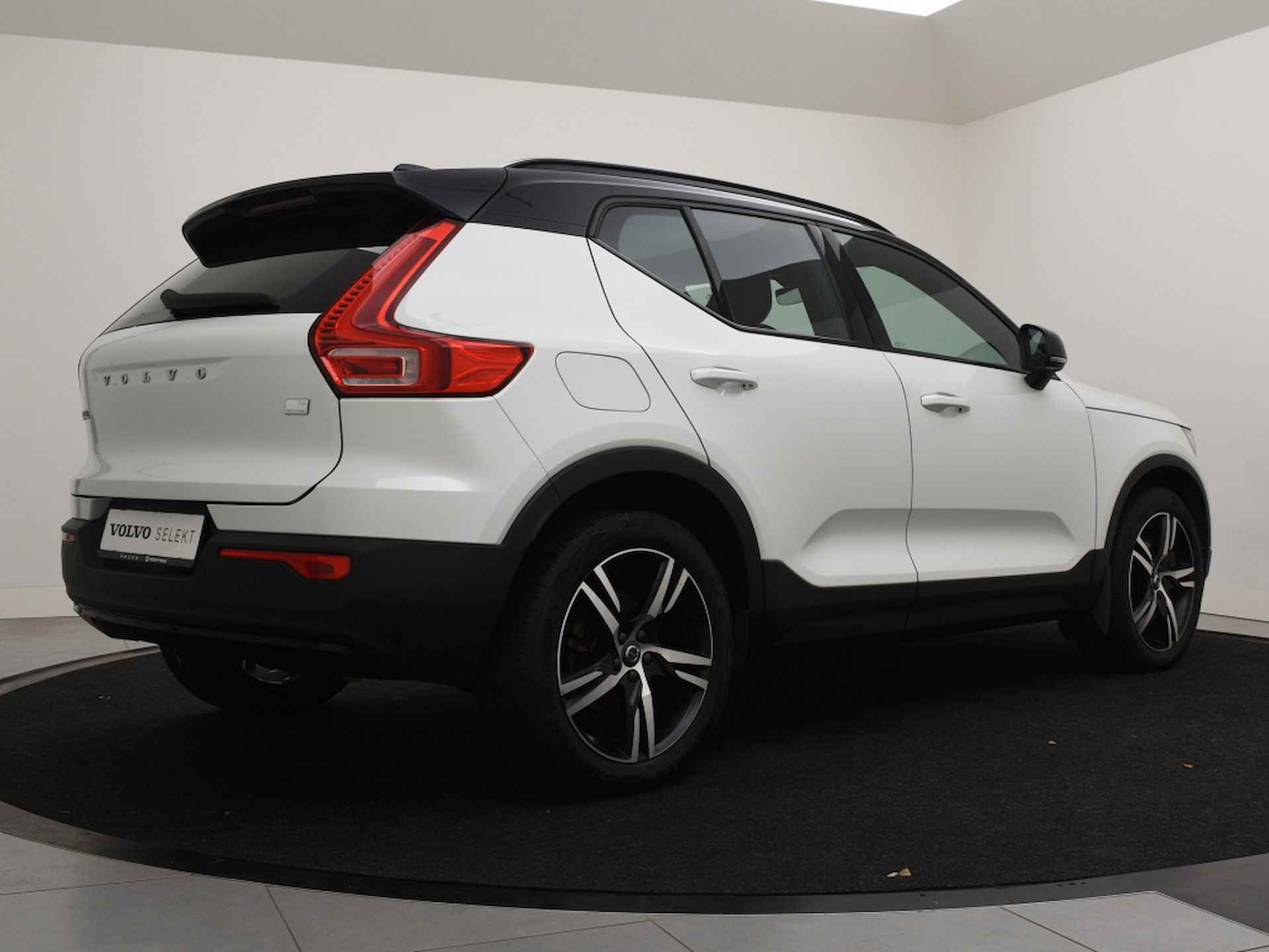 Volvo XC40 T5 PLUG-IN HYBRID R-DESIGN PANORAMADAK KEYLESS ACC BLIS NAVI - 3/47