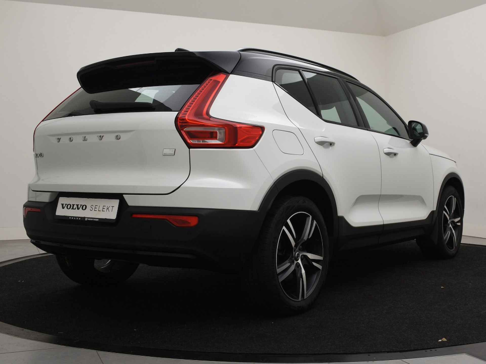 Volvo XC40 T5 PLUG-IN HYBRID R-DESIGN PANORAMADAK KEYLESS ACC BLIS NAVI - 4/47