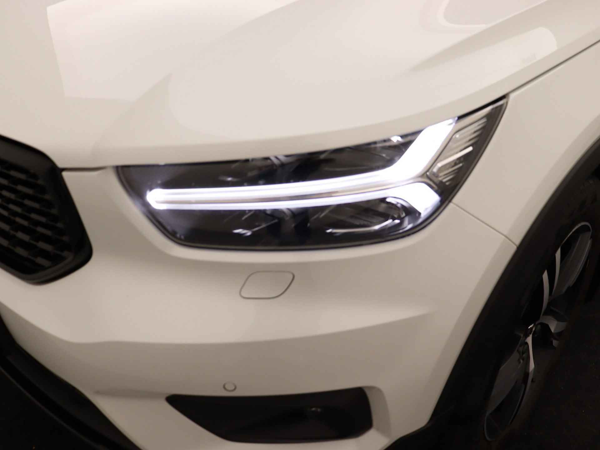 Volvo XC40 T5 PLUG-IN HYBRID R-DESIGN PANORAMADAK KEYLESS ACC BLIS NAVI - 8/47