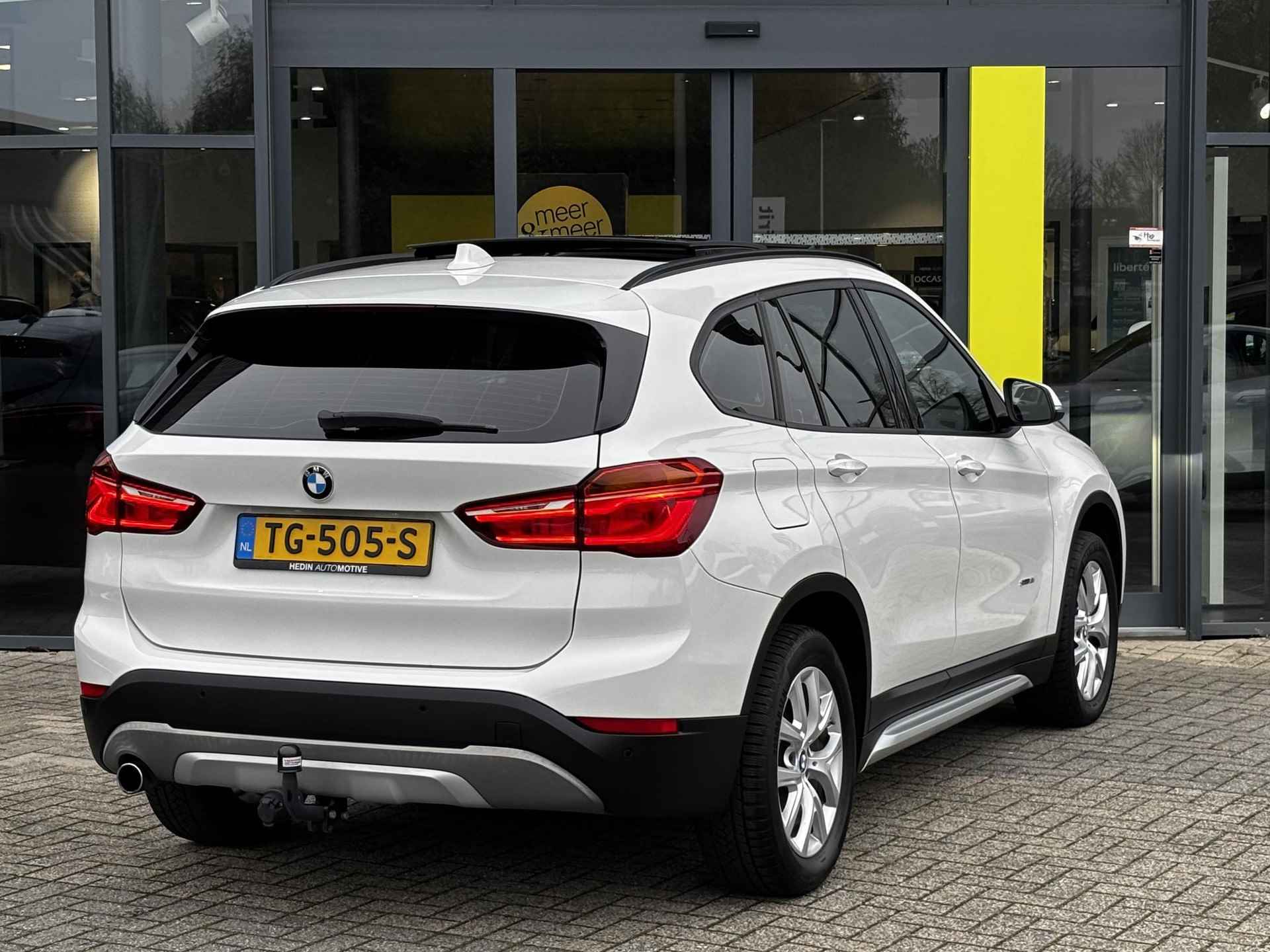 BMW X1 sDrive18i High Executive Navigatie | Cruise Control | Climate Control | Lichtmetalen velgen | Parkeersensoren | Panoramadak - 2/24