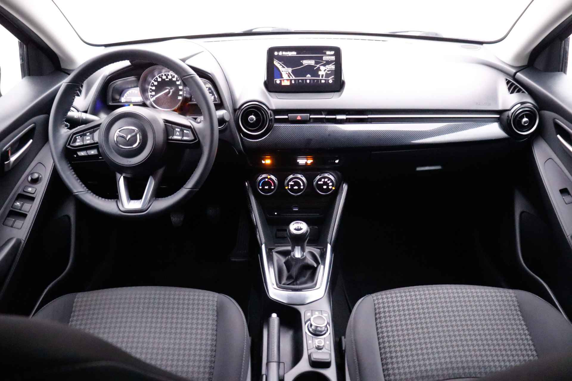 Mazda 2 1.5 Skyactiv-G Skylease+ CARPLAY/STOELVERW./DAB/NAVI/BLINDSPOT/CRUISE/CLIMA/PDC/LMV 16'' - 17/25