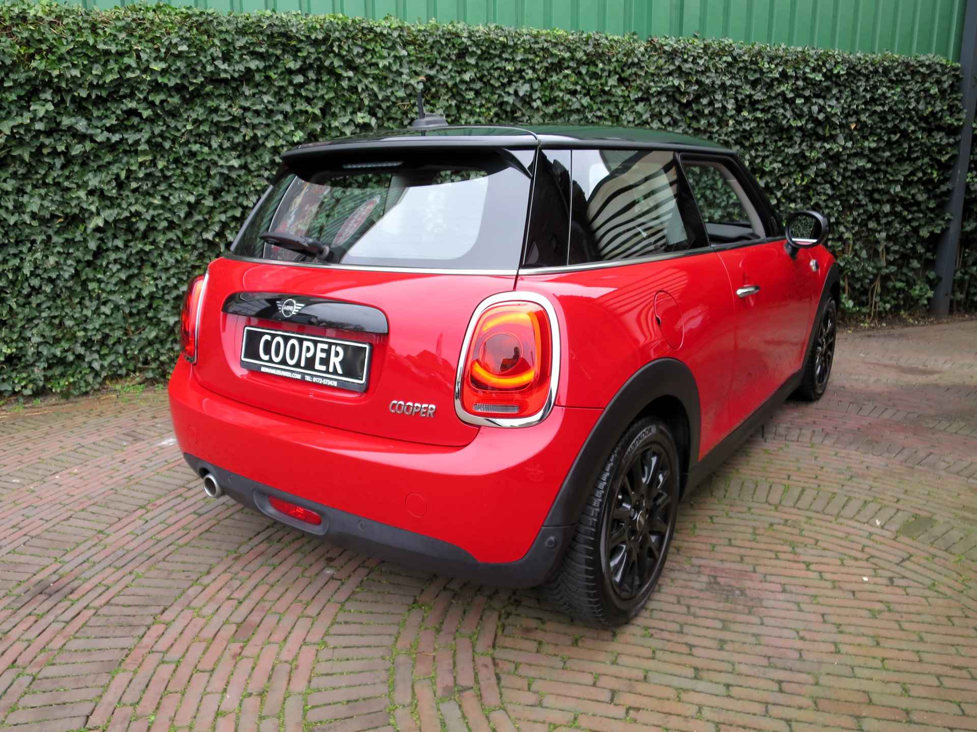 MINI Cooper 1.5 Salt Business F56 LCI NL Auto, Navi, Cruise, Apple CarPlay en 16" - 2/38