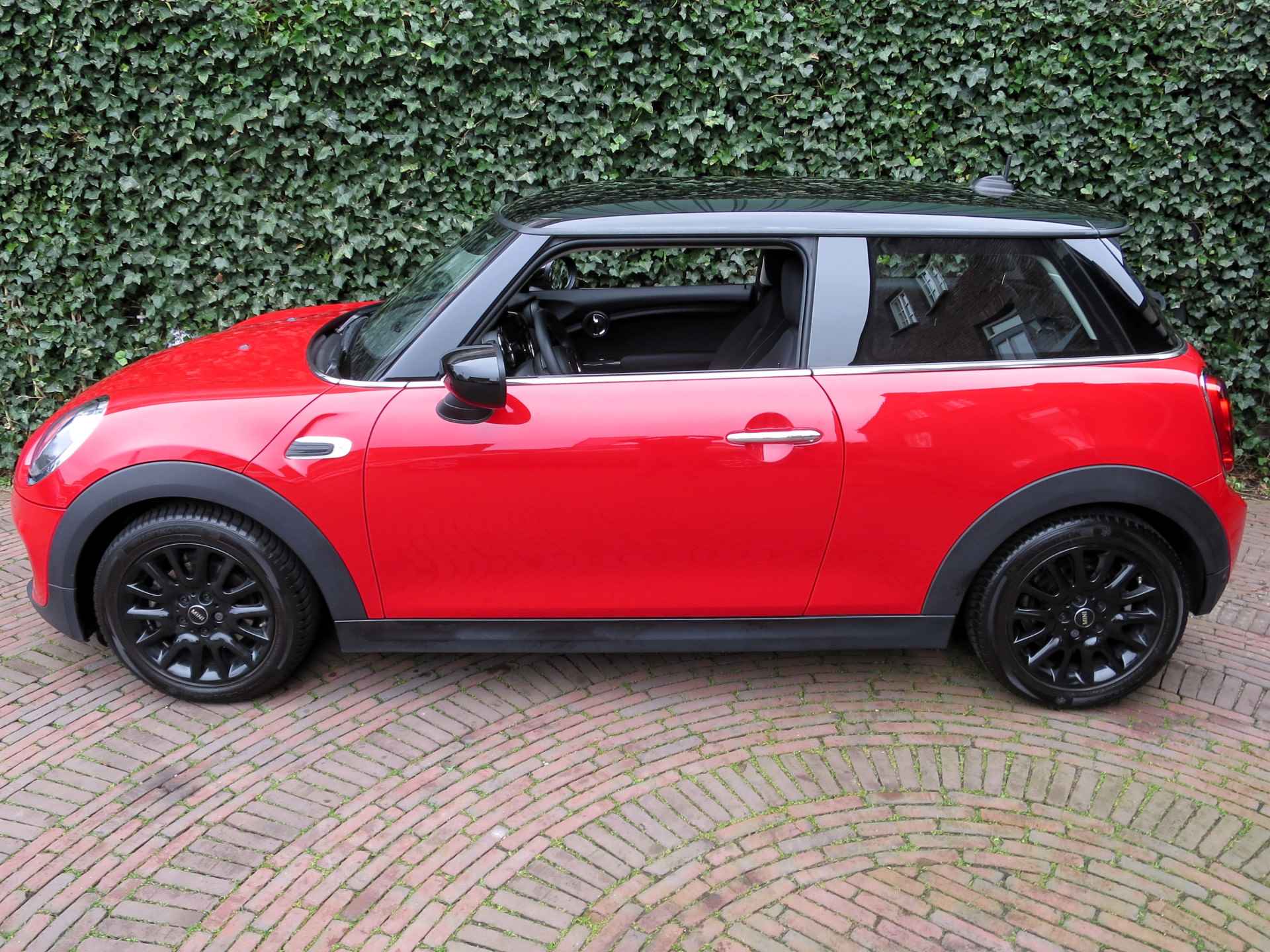 MINI Cooper 1.5 Salt Business F56 LCI NL Auto, Navi, Cruise, Apple CarPlay en 16" - 4/38