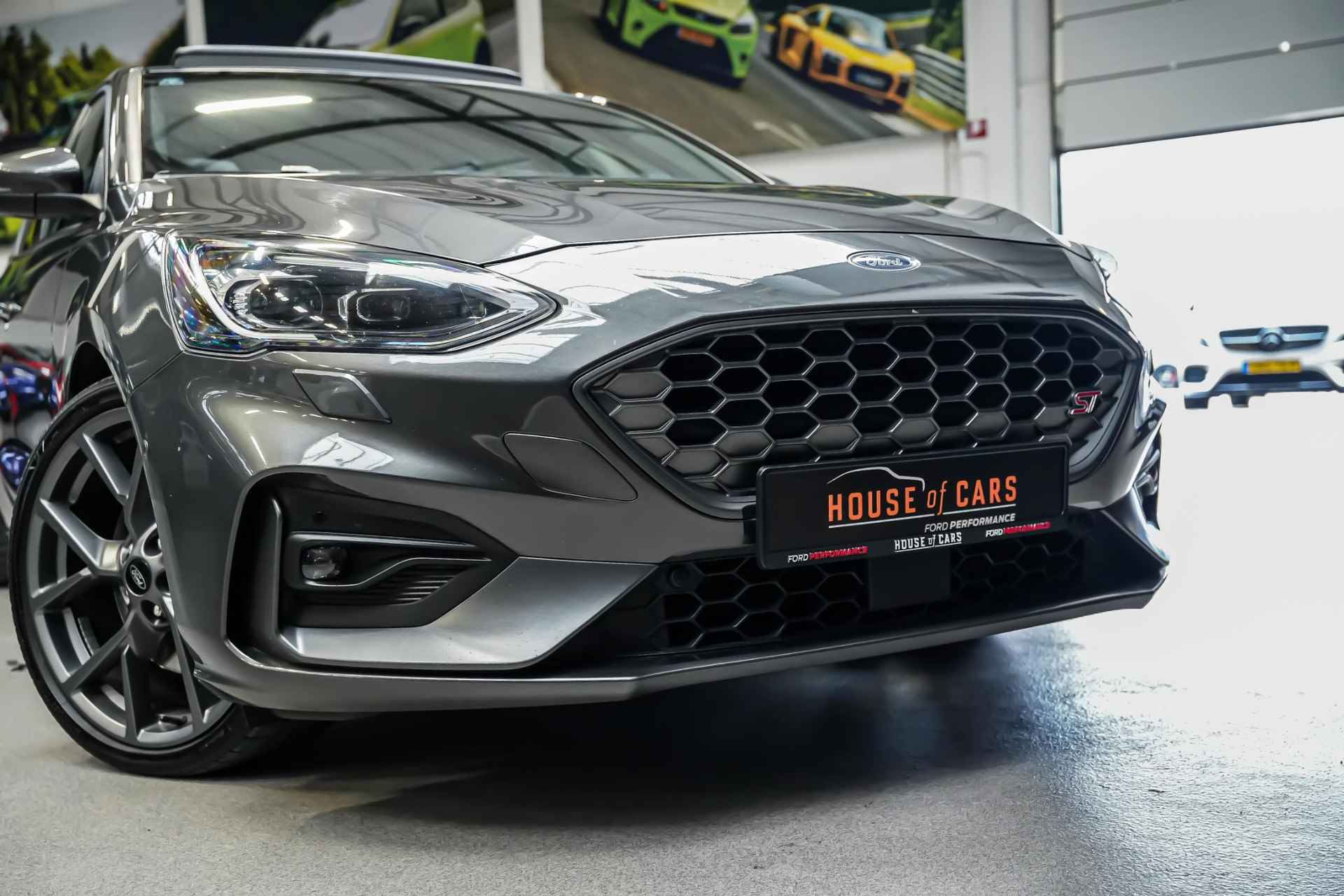 Ford Focus ST-3 2.3 280pk Performance pack |launch control|sper diff|panoramadak|B&O|adaptive cruise control|BLIS|parkeercamera en sensoren|18"| - 45/45