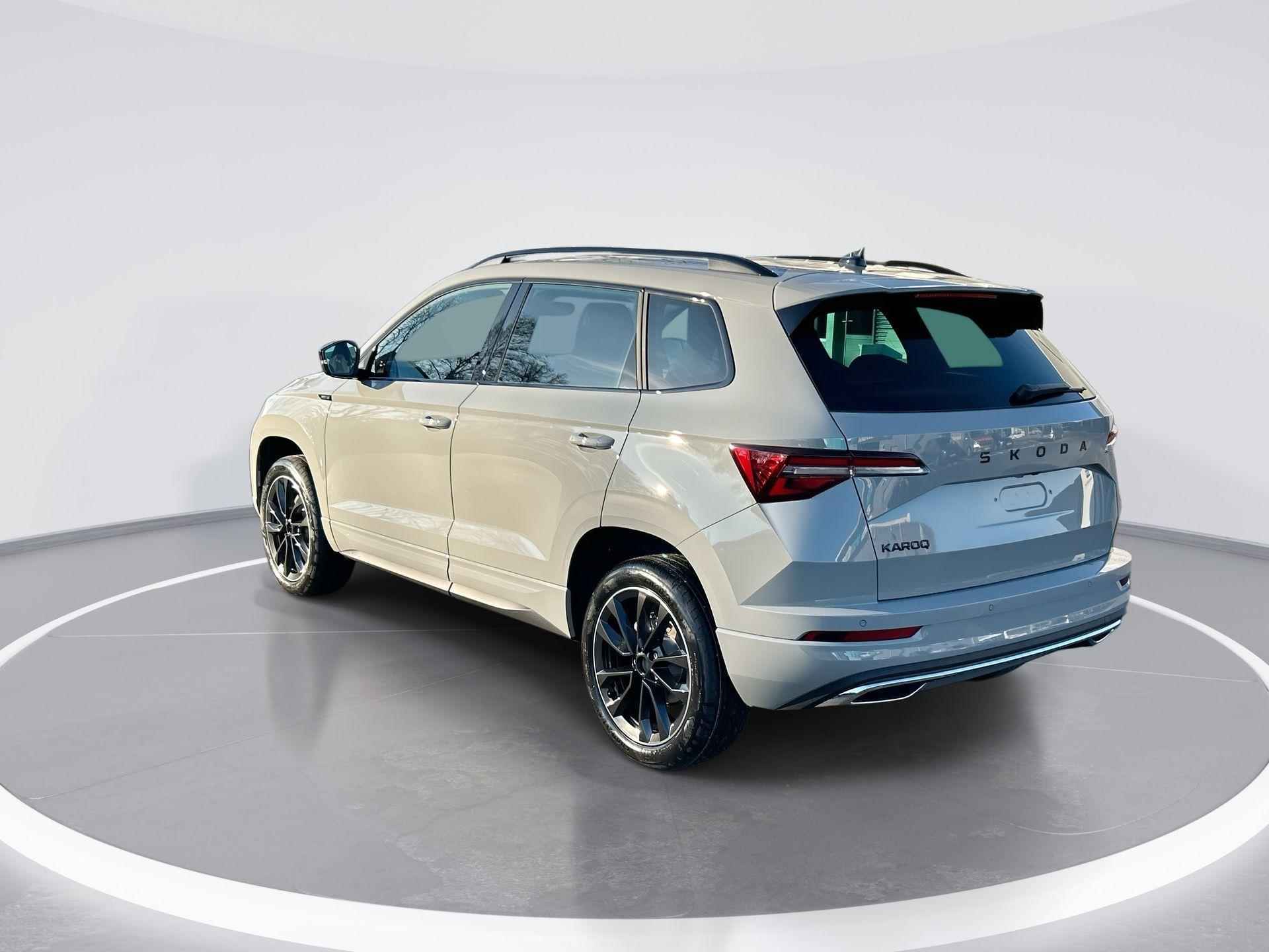 Škoda Karoq Sportline Business 1.5 TSI 110 kW / 150 PK SUV 7 v ersnelling DSG | Steel Grey | Travel assist Plus | Elektrische achterklep met voetsensor | 3500,- inruilvoordeel!! - 4/7