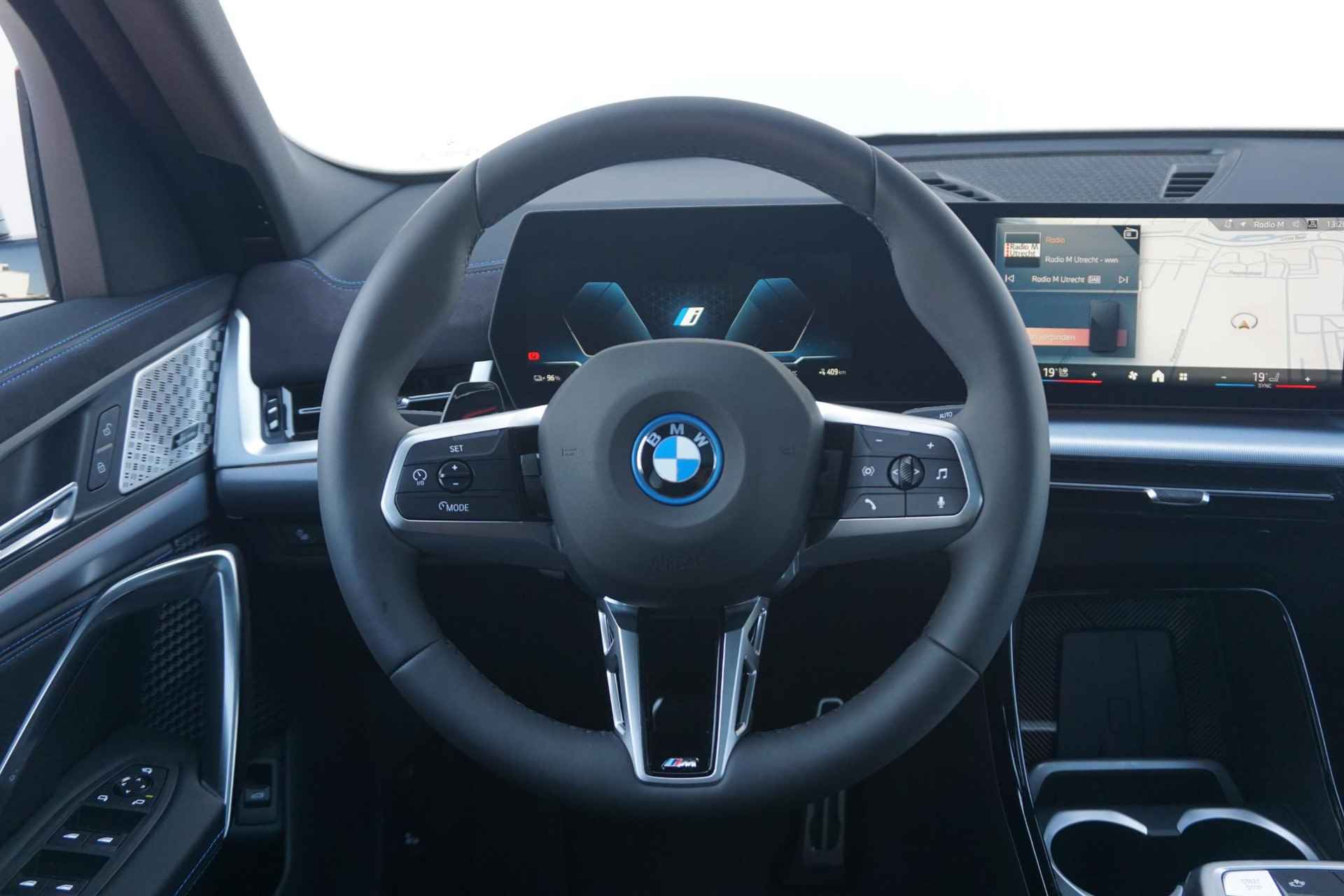 BMW iX2 eDrive20 M Sport Pro / Premium Pack / Harman Kardon / Stoel- en Stuurverwarming - 10/28