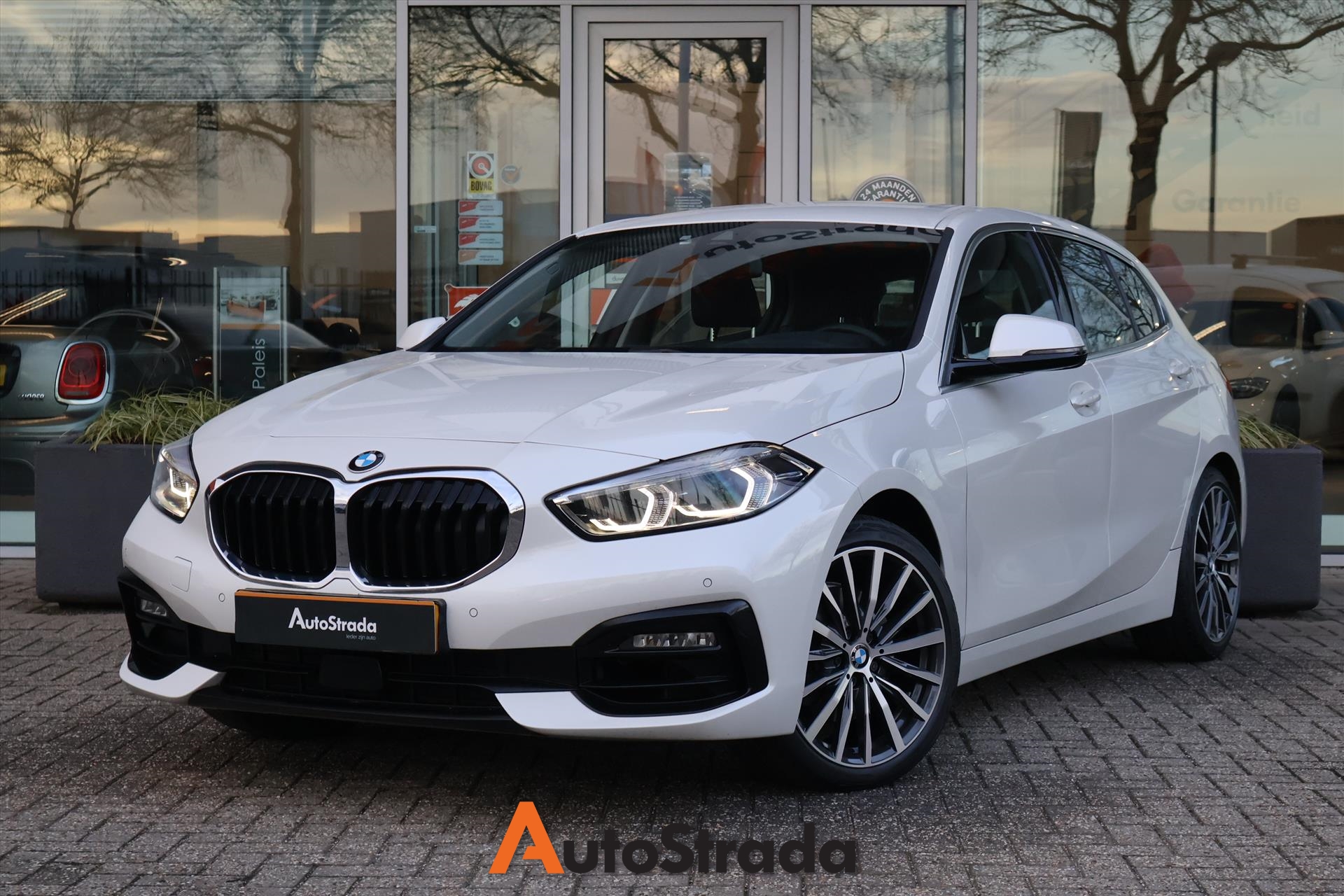 BMW 1-Serie (f40) 118i SportLine 140pk Aut | Carplay | Navi | LED | Climate | Cruise