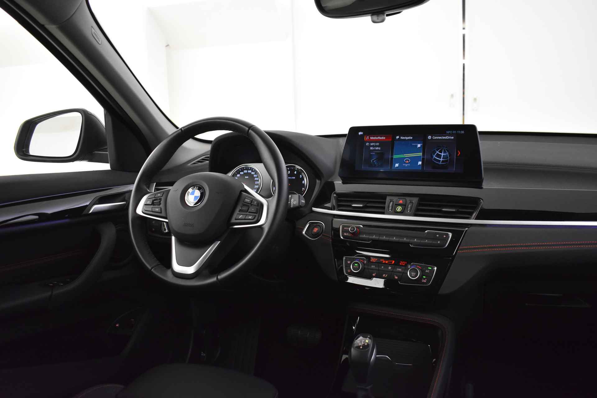 BMW X1 xDrive25e Executive Sport Line Automaat / Sportstoelen / Stoelverwarming / LED / Cruise Control / Head-Up / PDC achter / Navigatie Plus - 12/45