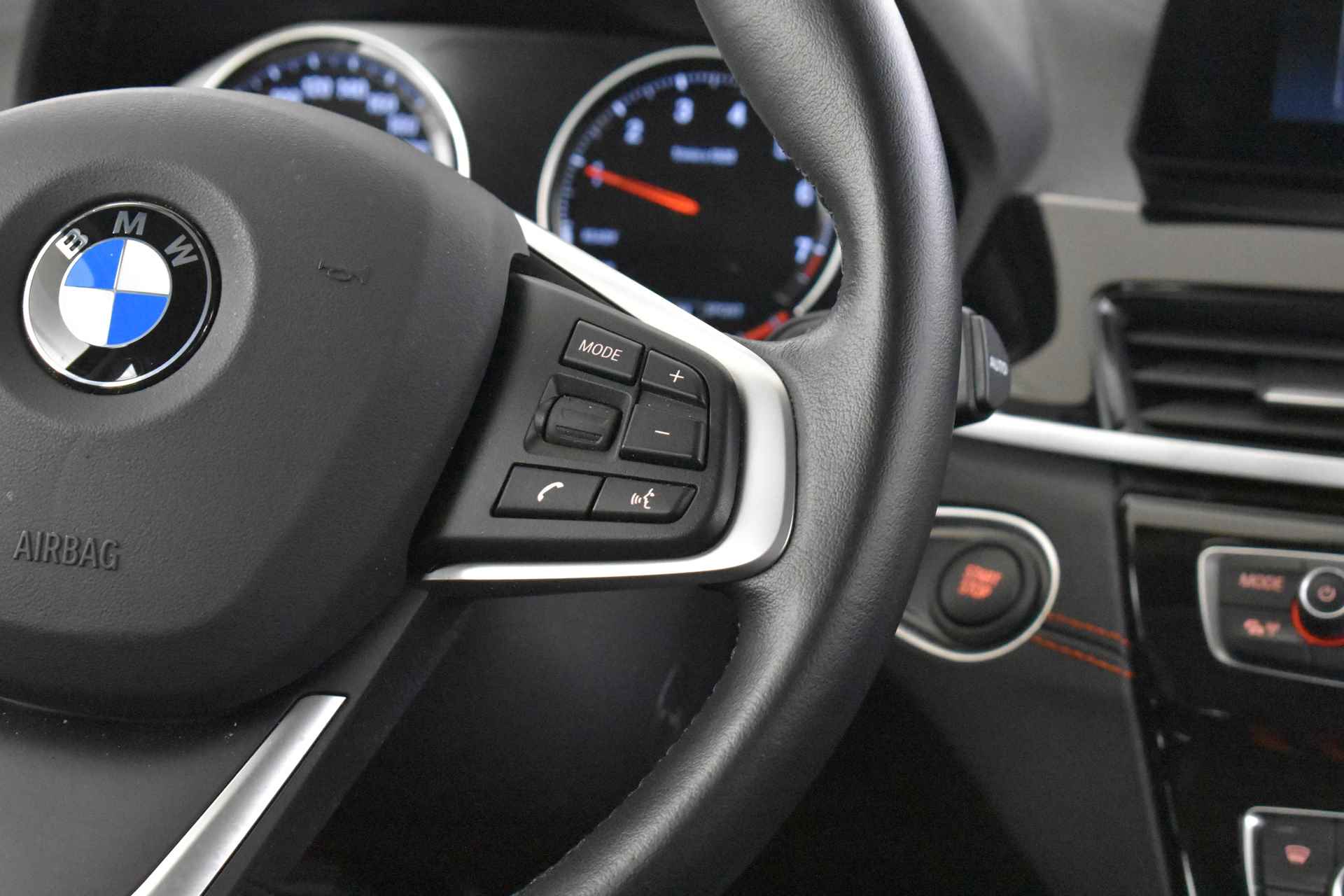 BMW X1 xDrive25e Executive Sport Line Automaat / Sportstoelen / Stoelverwarming / LED / Cruise Control / Head-Up / PDC achter / Navigatie Plus - 21/45