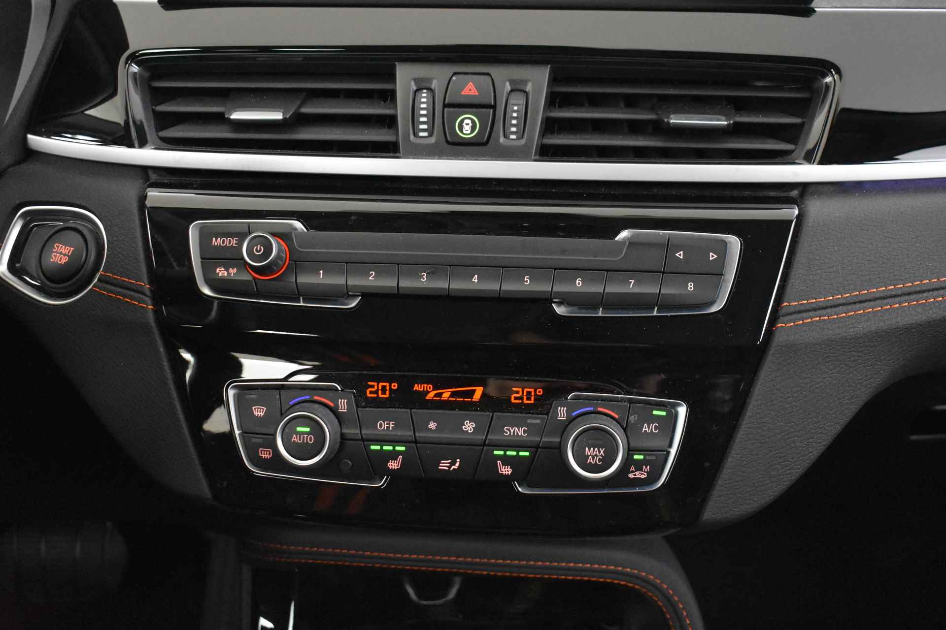 BMW X1 xDrive25e Executive Sport Line Automaat / Sportstoelen / Stoelverwarming / LED / Cruise Control / Head-Up / PDC achter / Navigatie Plus - 23/45