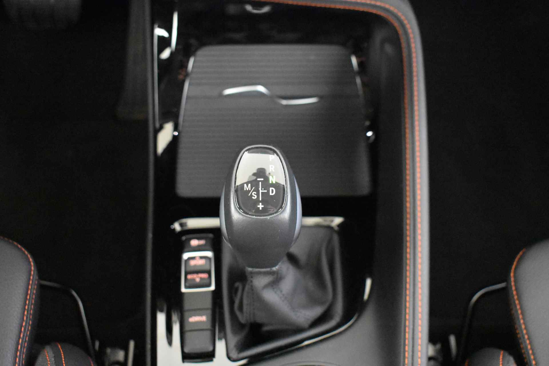 BMW X1 xDrive25e Executive Sport Line Automaat / Sportstoelen / Stoelverwarming / LED / Cruise Control / Head-Up / PDC achter / Navigatie Plus - 25/45