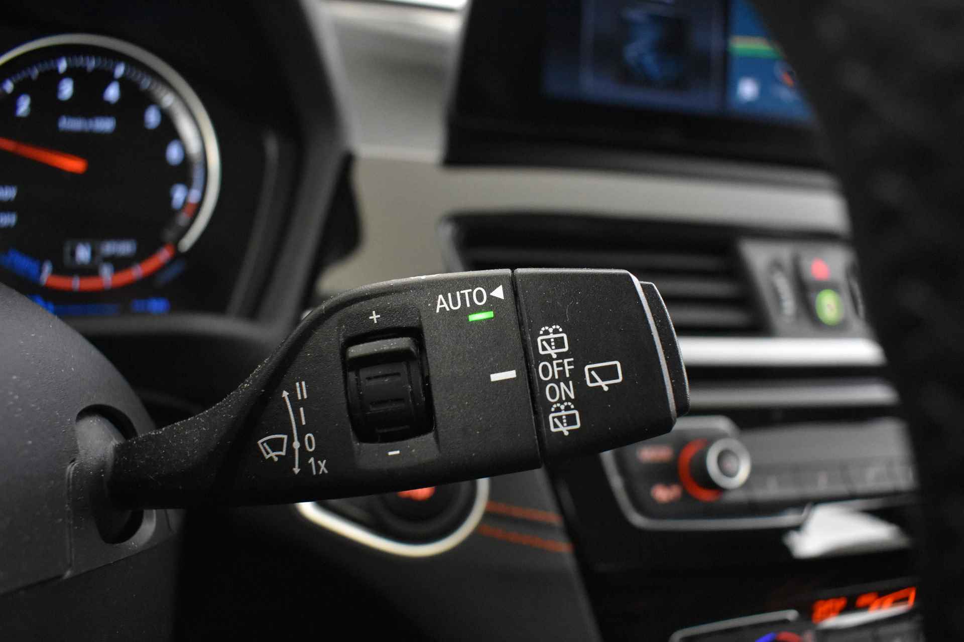 BMW X1 xDrive25e Executive Sport Line Automaat / Sportstoelen / Stoelverwarming / LED / Cruise Control / Head-Up / PDC achter / Navigatie Plus - 32/45