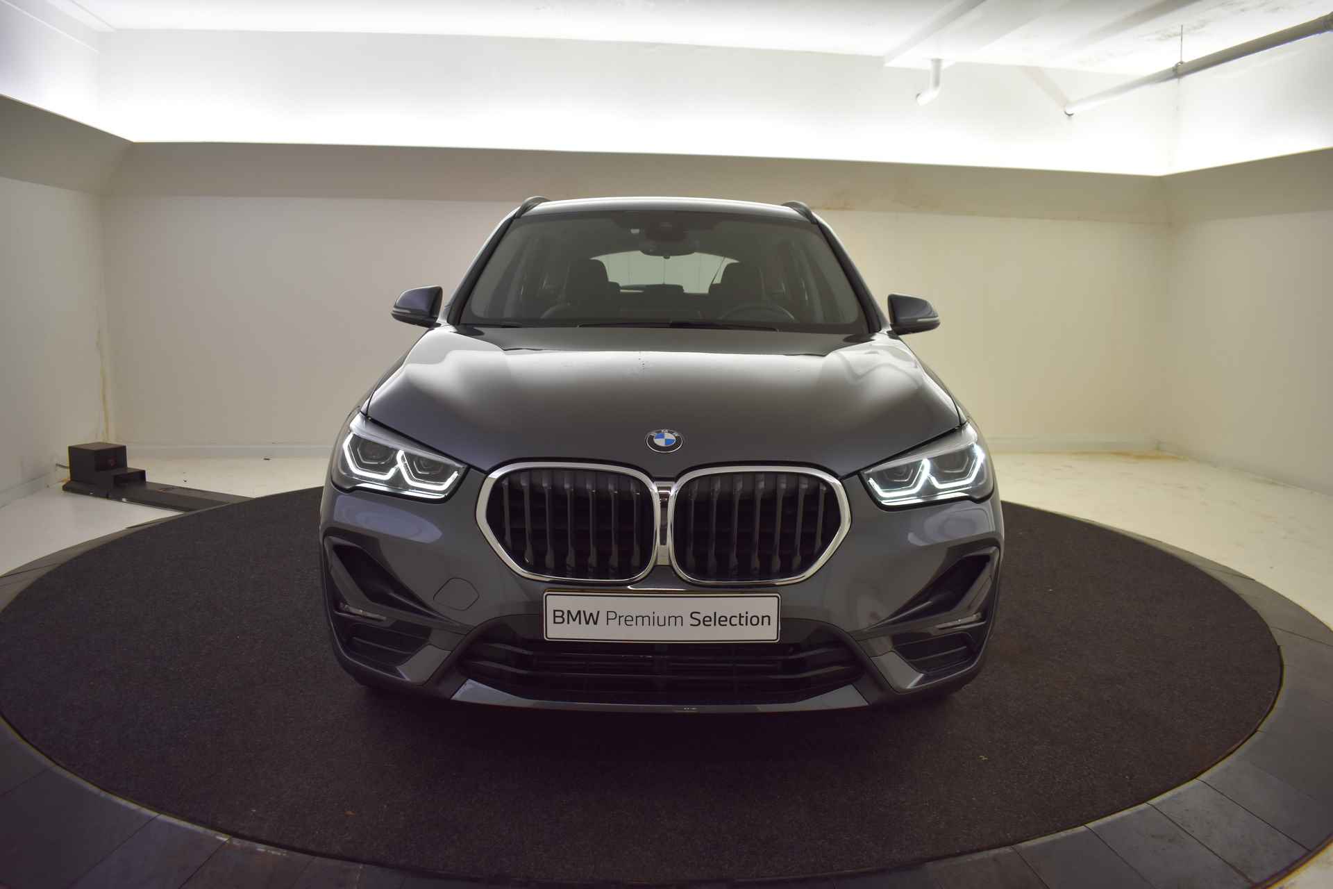BMW X1 xDrive25e Executive Sport Line Automaat / Sportstoelen / Stoelverwarming / LED / Cruise Control / Head-Up / PDC achter / Navigatie Plus - 43/45