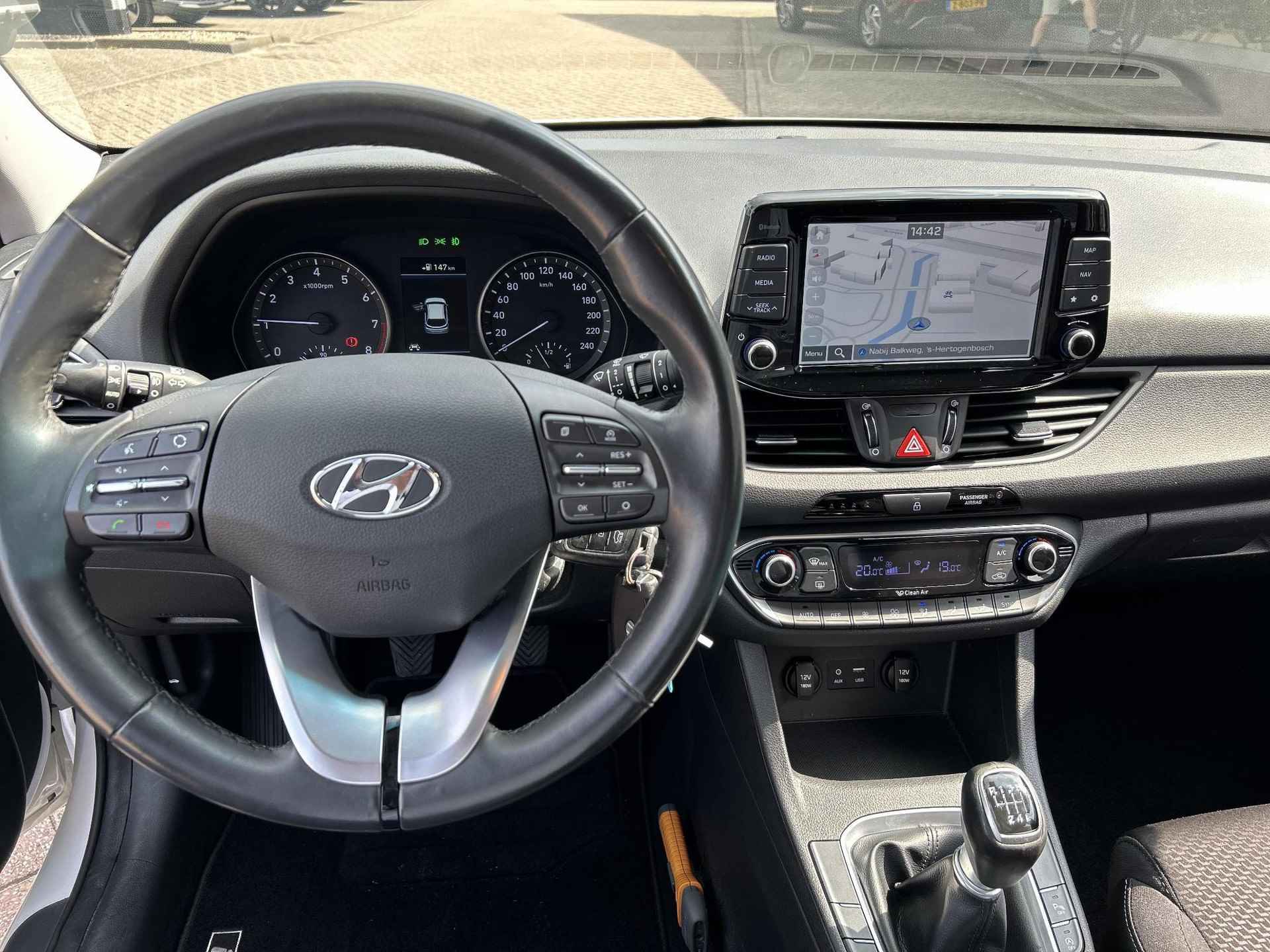 Hyundai i30 1.0 T-GDI Comfort | Rijklaarprijs! | Trekhaak | Climate Control | Navigatie | Cruise Control | Inclusief 12 mnd Bovag Garantie! | - 14/24