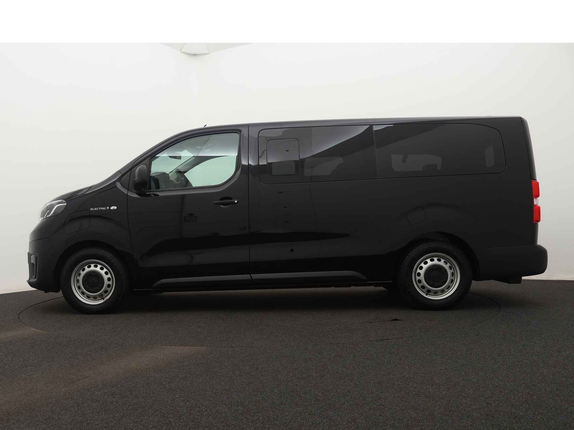 Toyota PROACE Electric Shuttle Long Extra Range Cool 75 kWh Direct leverbaar! Rolstoelbus | Bodemverlaging | Complete 2de zitrij + twee draaistoelen - 4/34