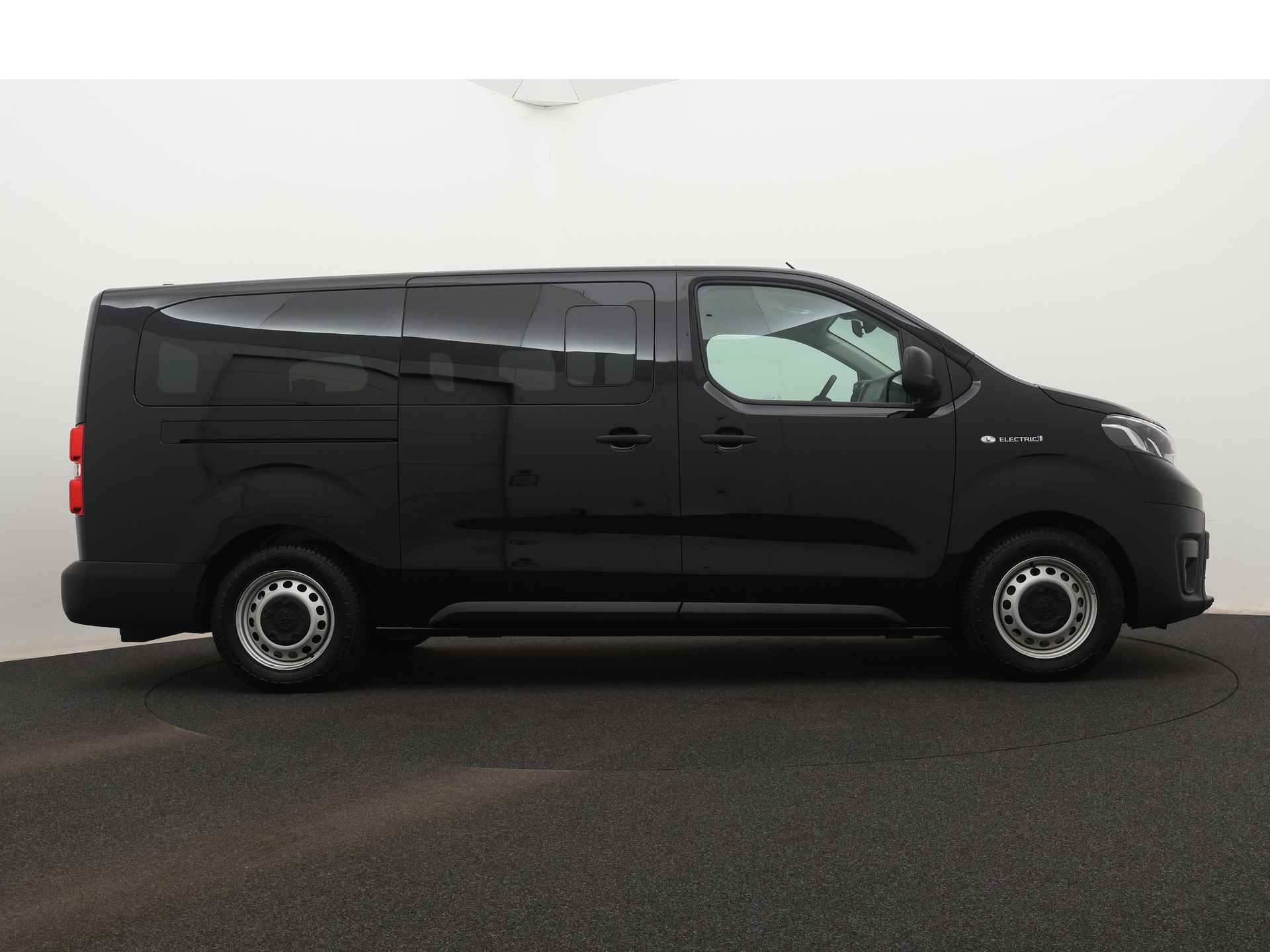 Toyota PROACE Electric Shuttle Long Extra Range Cool 75 kWh Direct leverbaar! Rolstoelbus | Bodemverlaging | Complete 2de zitrij + twee draaistoelen - 13/34