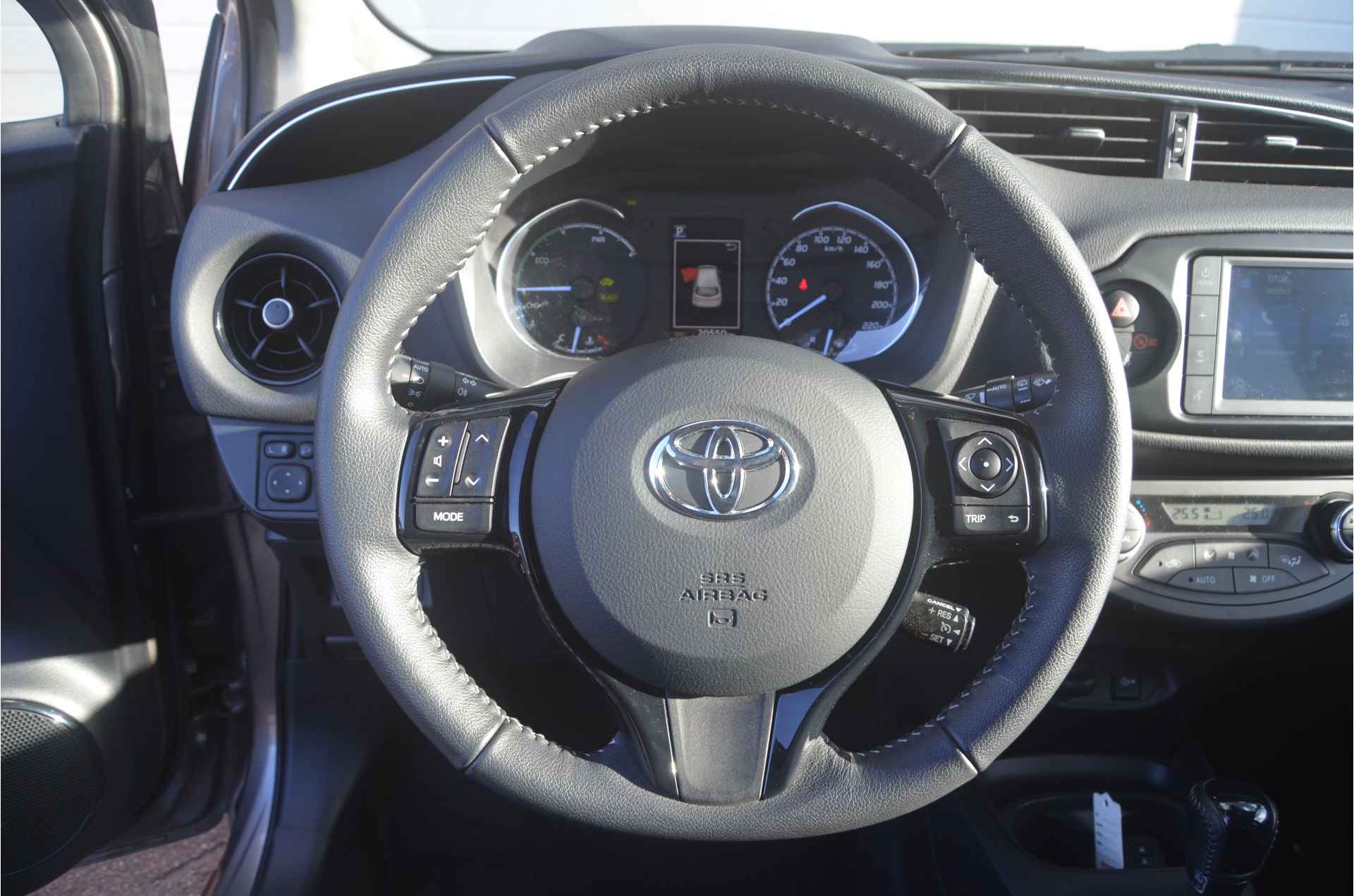 Toyota Yaris 1.5 Hybrid Dynamic camera 12 mnd. gar.cruise - 26/43