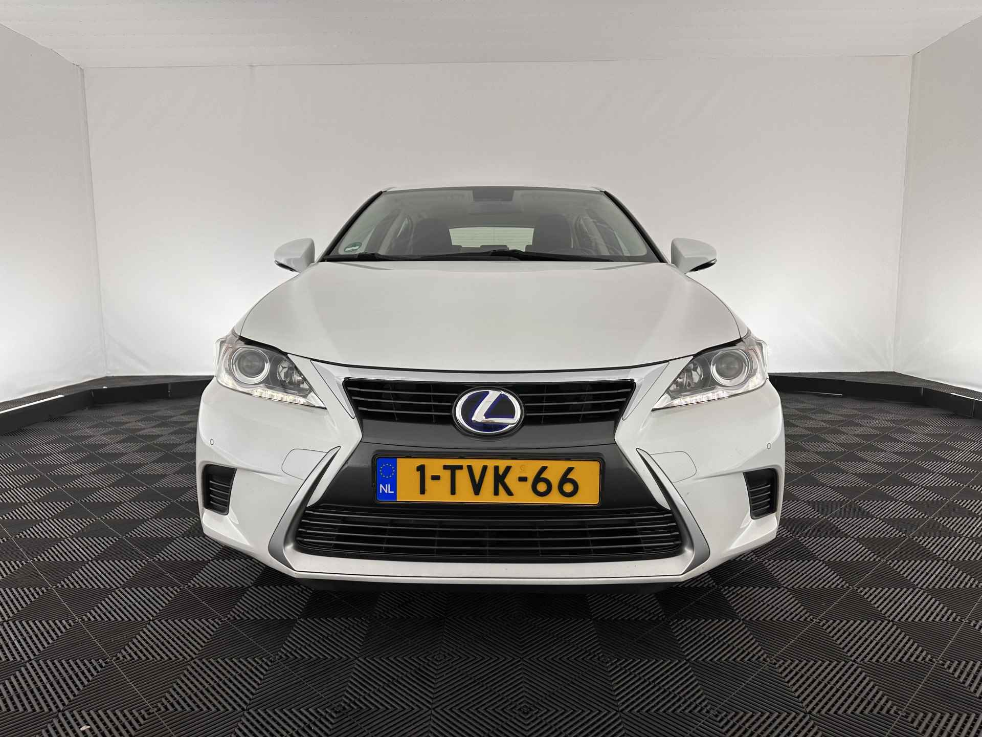 Lexus CT 200h Aut. *NAVI-FULLMAP | ALCANTARA | ECC | PARKASSIST | CRUISE | TOWBAR | COMFORT-SEATS |  15''ALU* - 2/30