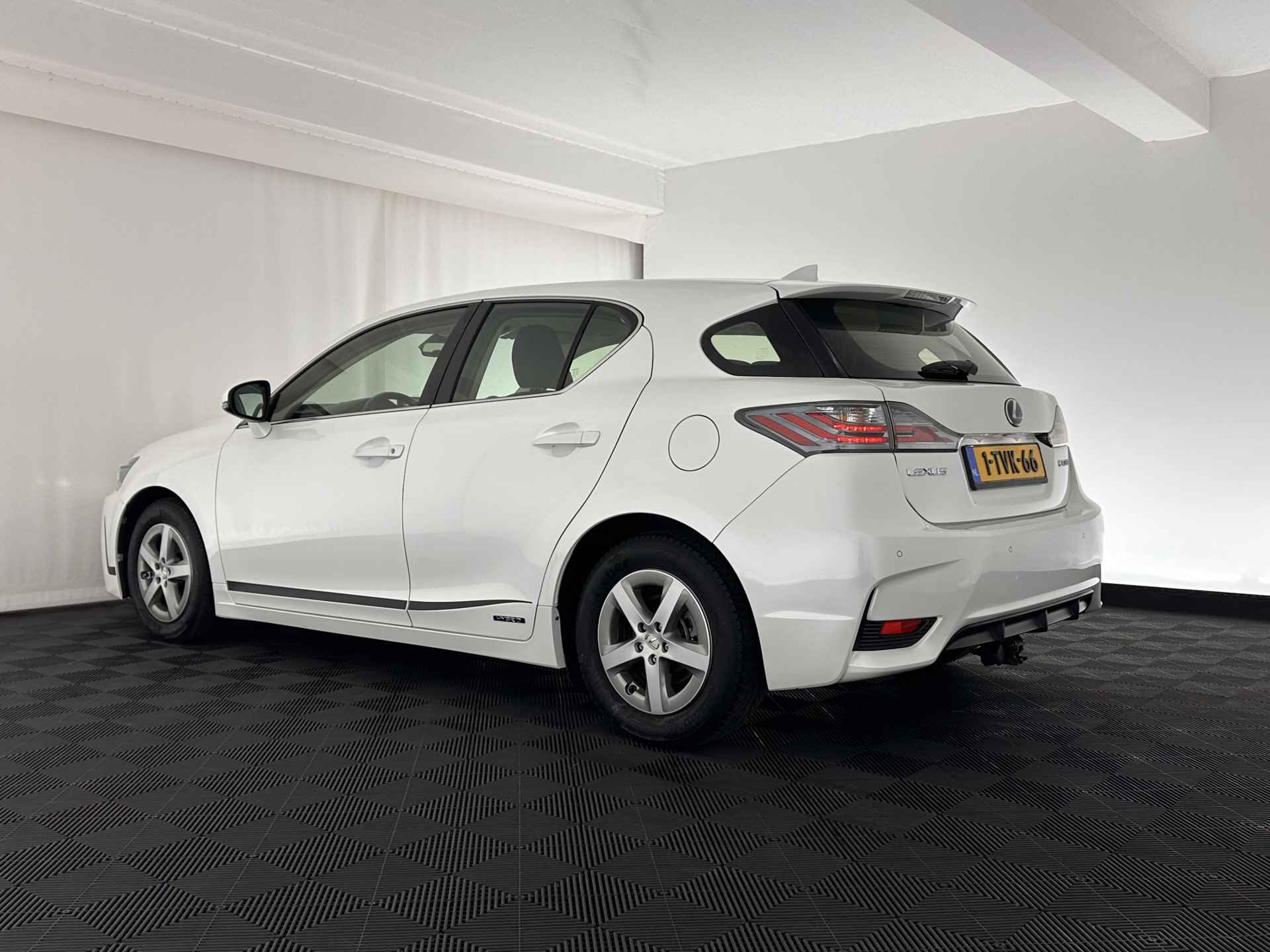 Lexus CT 200h Aut. *NAVI-FULLMAP | ALCANTARA | ECC | PARKASSIST | CRUISE | TOWBAR | COMFORT-SEATS |  15''ALU* - 4/30